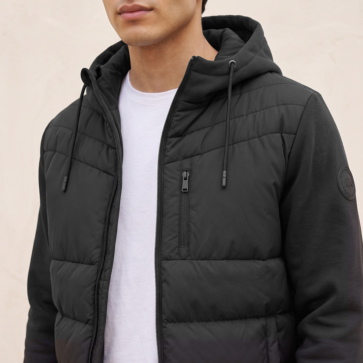 جاكيت منفوخ بغطاء رأس من كابا-men-clothing-jacketsandblazers-jackets-image-4