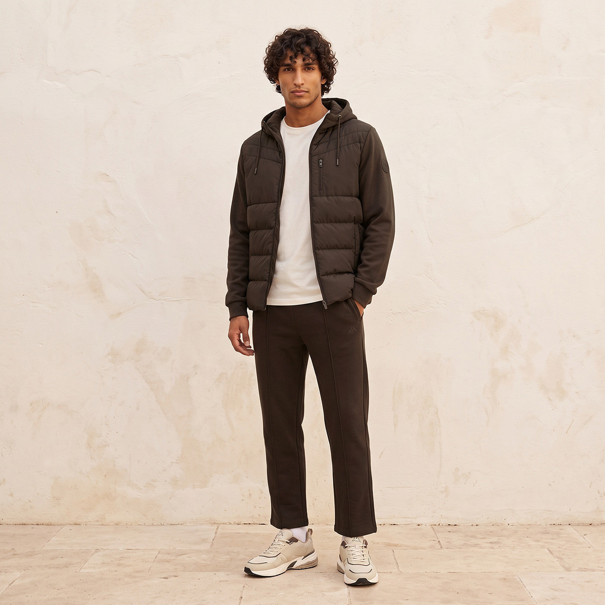 جاكيت منفوخ بغطاء رأس من كابا-men-clothing-jacketsandblazers-jackets-image-2
