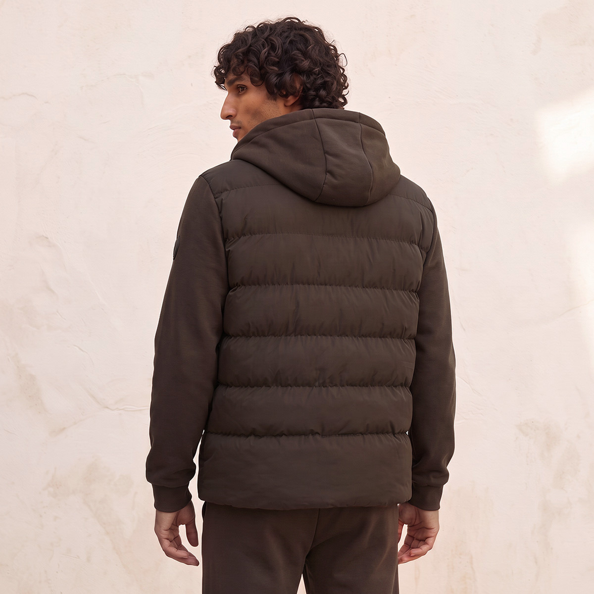 جاكيت منفوخ بغطاء رأس من كابا-men-clothing-jacketsandblazers-jackets-image-3