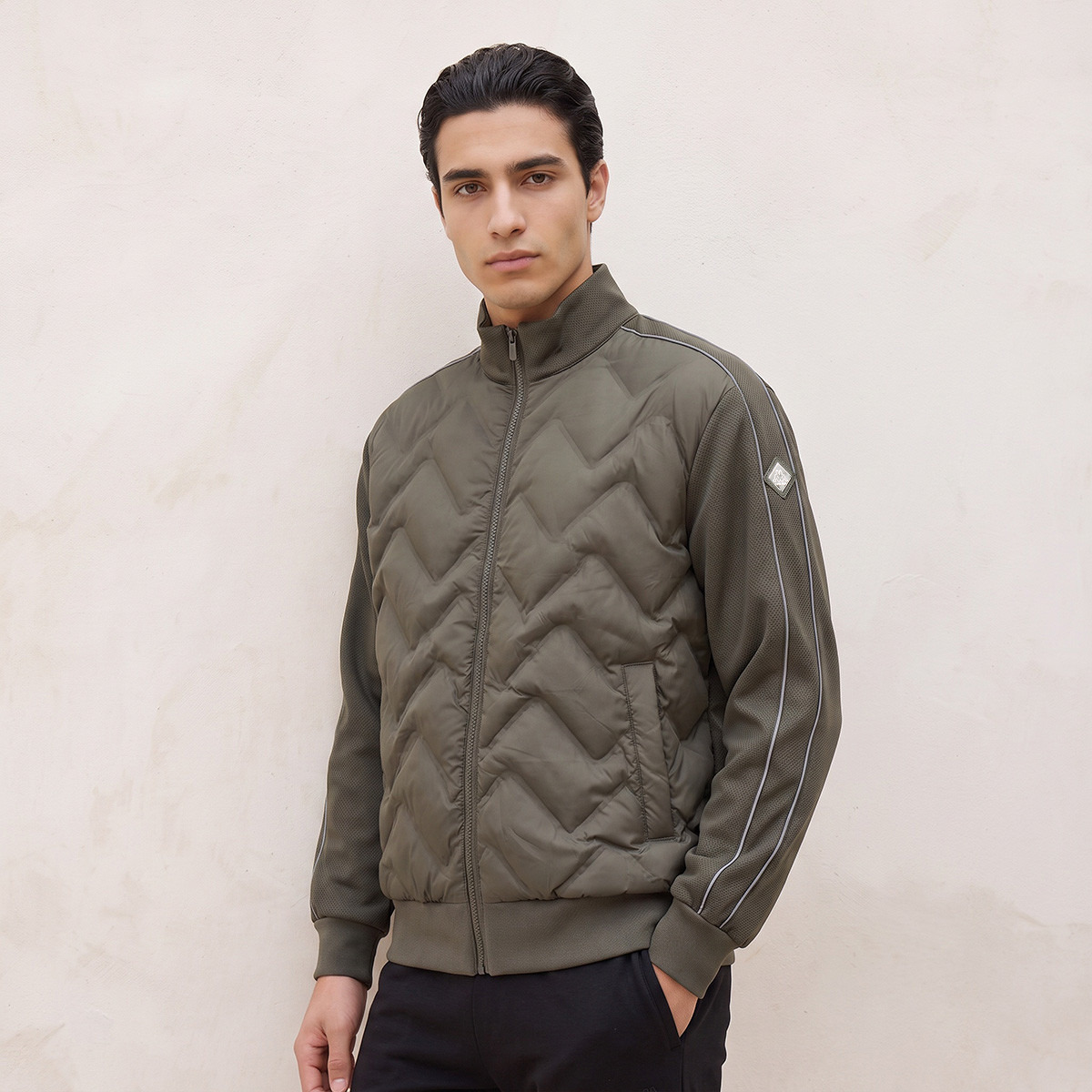 جاكيت مبطن بياقة عالية من كابا-men-clothing-jacketsandblazers-jackets-image-4
