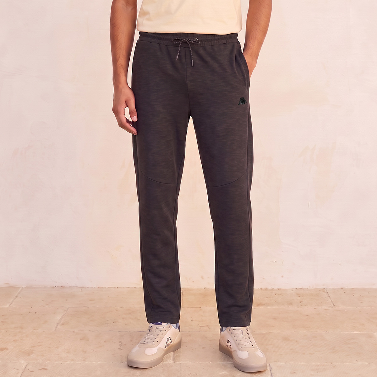 بنطلون بقصة مستقيمة وخصر مرن من كابا-men-clothing-bottoms-joggers-image-1