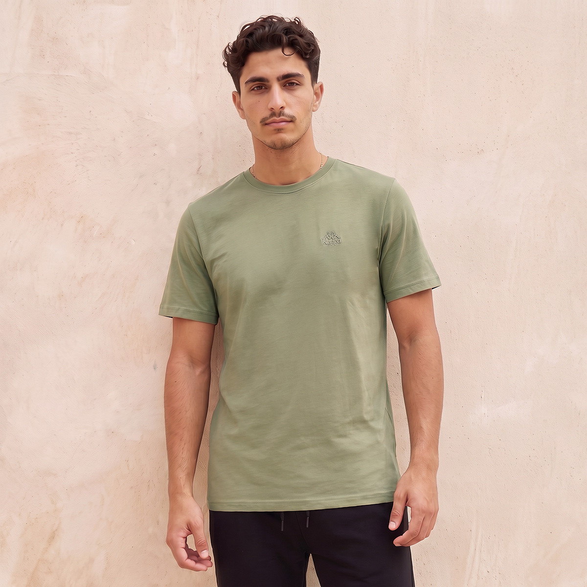 تيشيرت بقصة عادية وياقة ضيقة من كابا-men-clothing-sportswearandactivewear-tshirtsandpolos-image-1