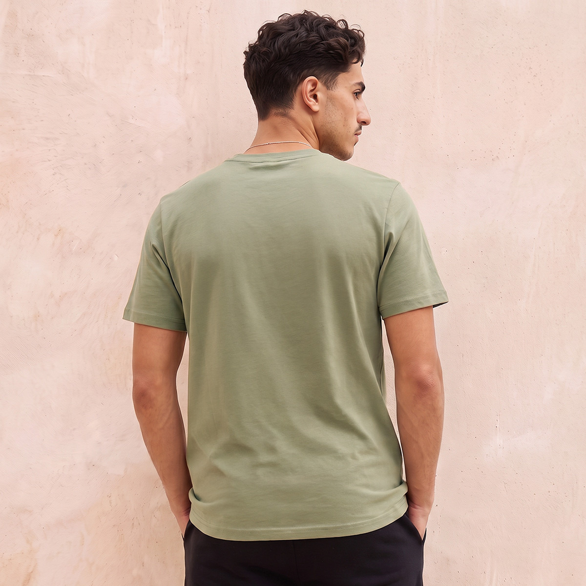 تيشيرت بقصة عادية وياقة ضيقة من كابا-men-clothing-sportswearandactivewear-tshirtsandpolos-image-3