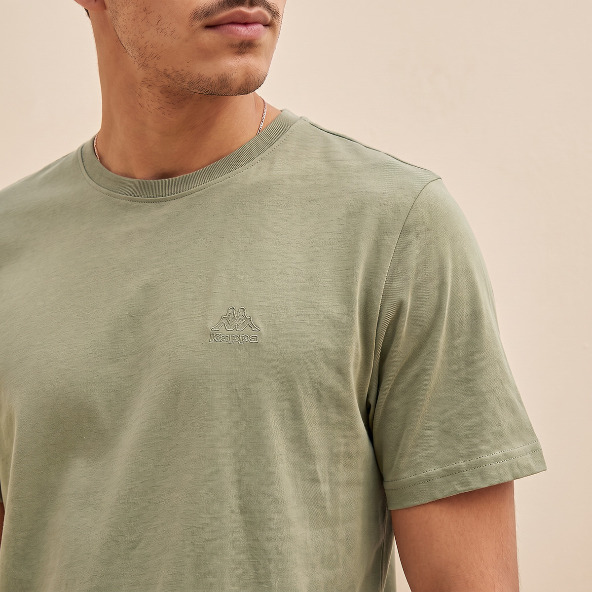 تيشيرت بقصة عادية وياقة ضيقة من كابا-men-clothing-sportswearandactivewear-tshirtsandpolos-image-4