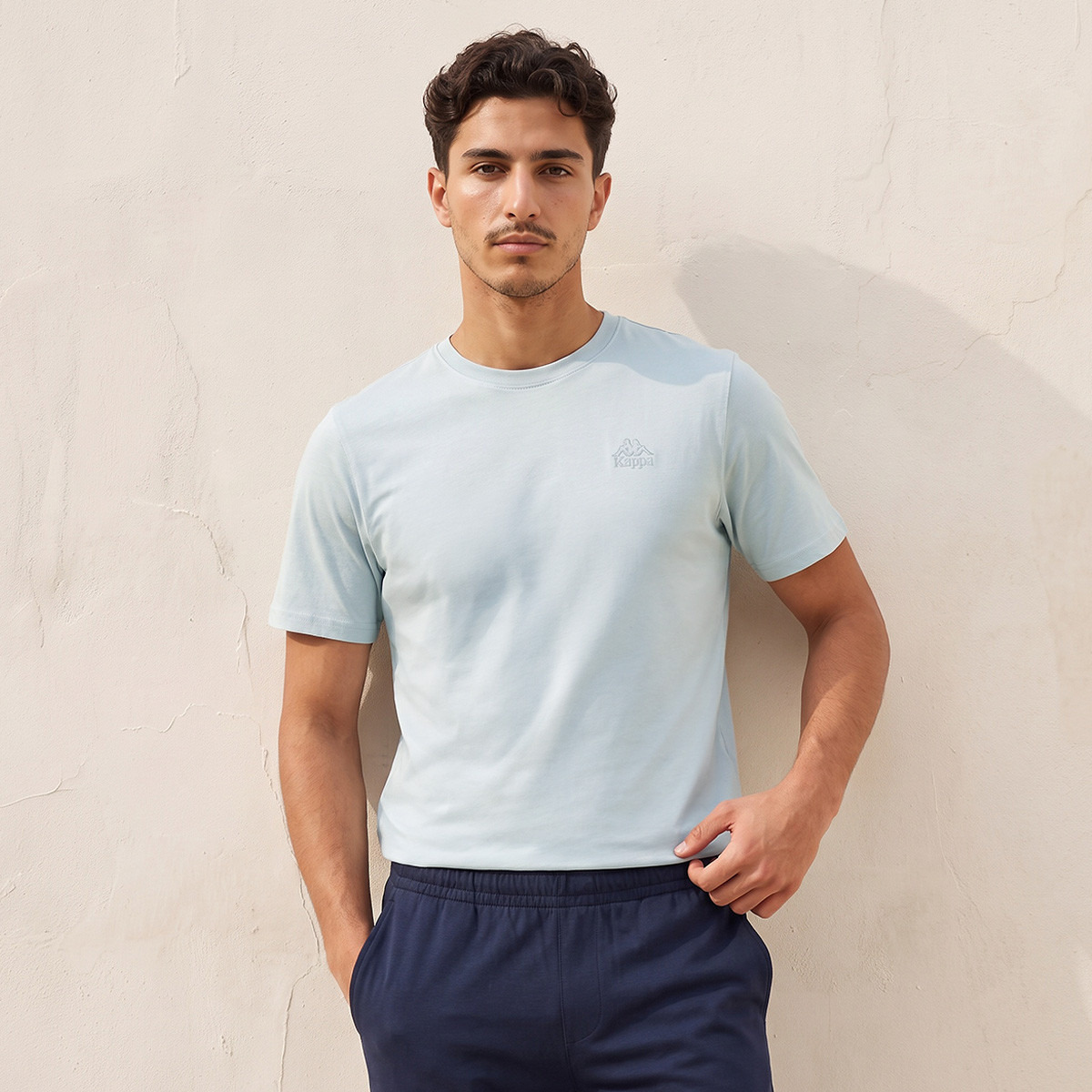 تيشيرت بقصة عادية وياقة ضيقة من كابا-men-clothing-sportswearandactivewear-tshirtsandpolos-image-1