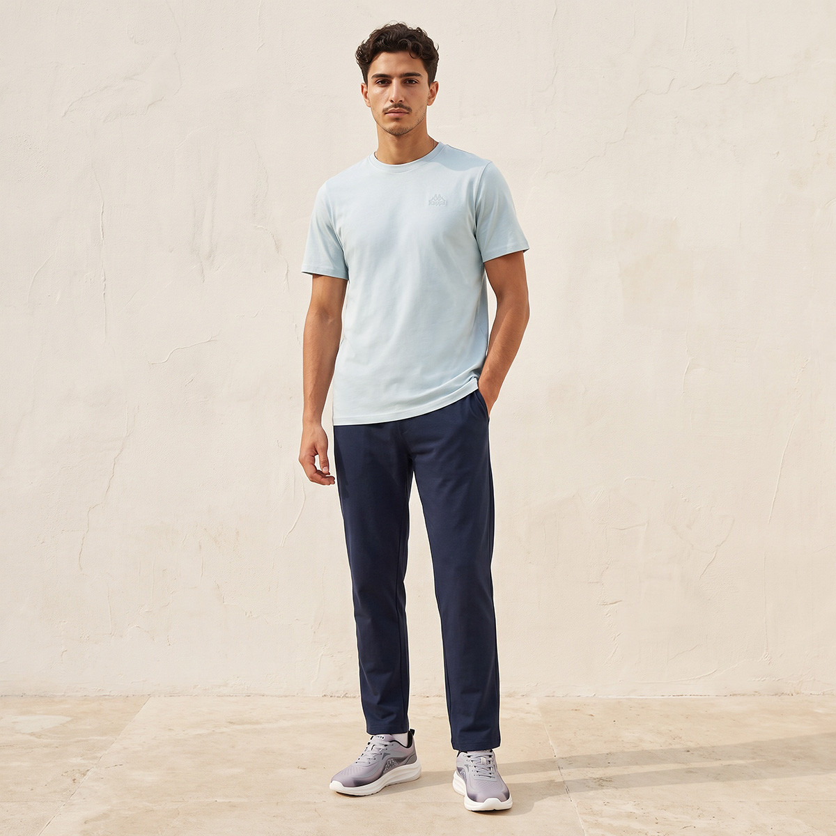 تيشيرت بقصة عادية وياقة ضيقة من كابا-men-clothing-sportswearandactivewear-tshirtsandpolos-image-2