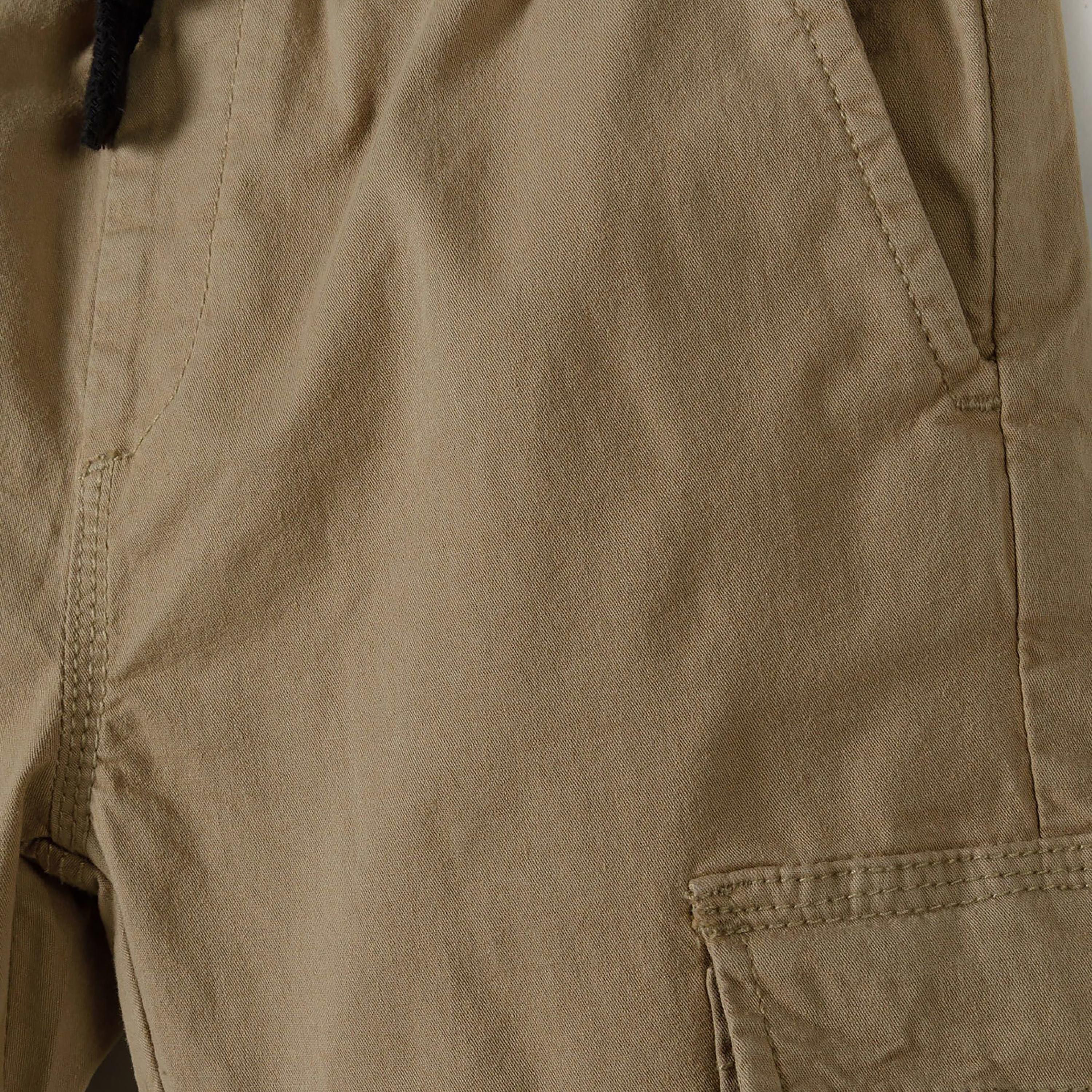 بنطلون كارجو من مزيج القطن المنقوش بخصر مطاطي ورباط من مينوتي-boys-clothing-bottoms-trousers-image-4