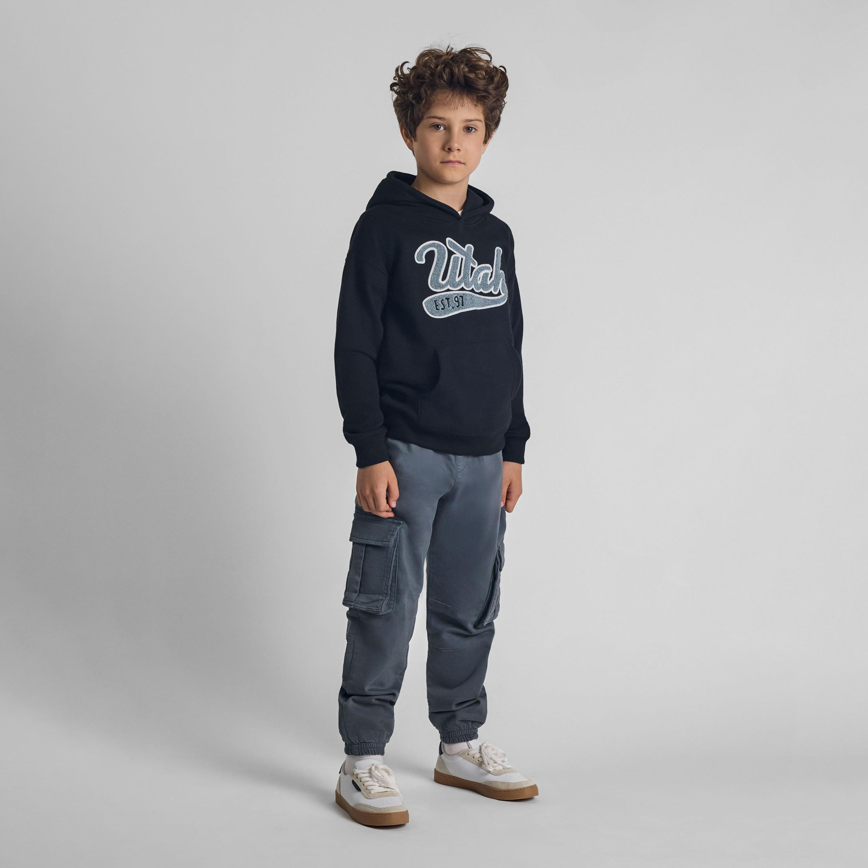 بنطلون كارجو من مزيج القطن المنقوش بخصر مطاطي ورباط من مينوتي-boys-clothing-bottoms-trousers-image-2