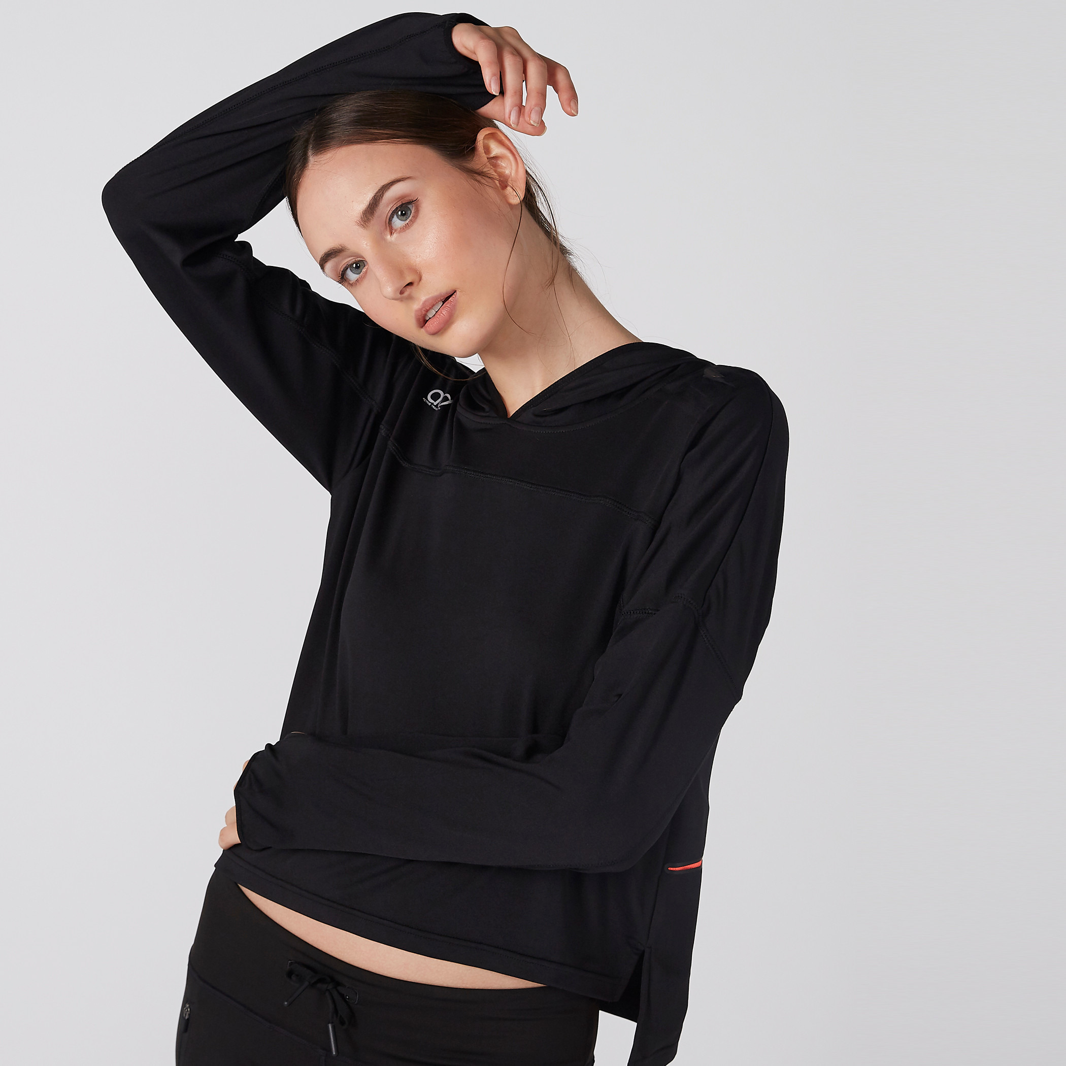 تيشيرت بقبعة وأكمام طويلة وطبعات وفتحة أصبع-sports-women-clothing-tshirtsandvests-image-5