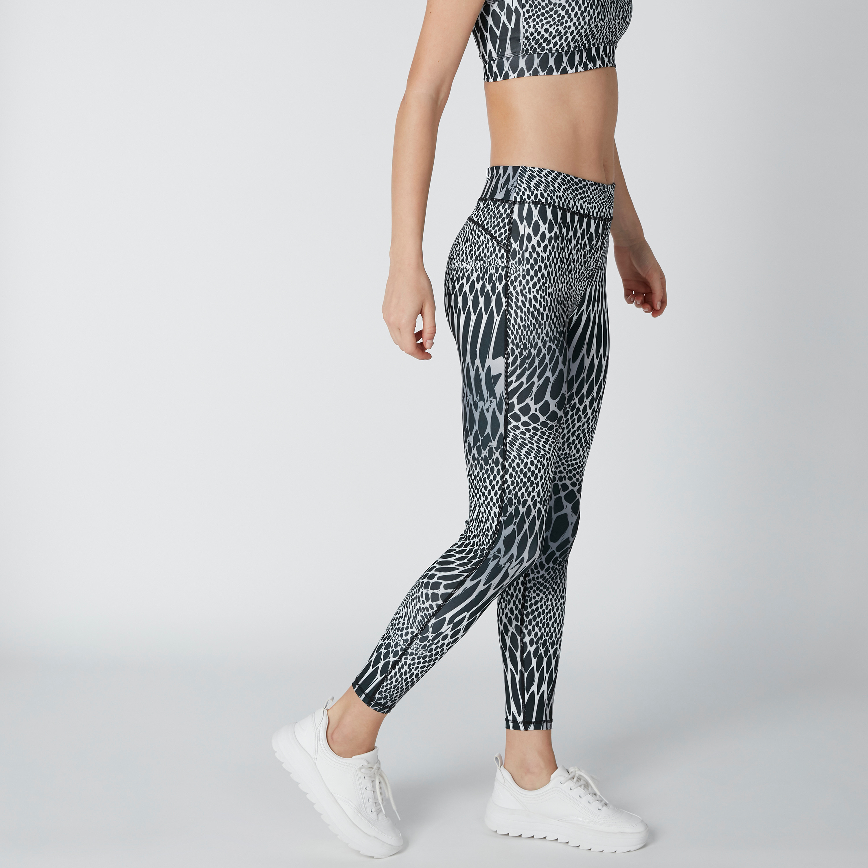 بنطال ليقنز طويل بطبعات-women-clothing-sportswearandactivewear-bottoms-image-4