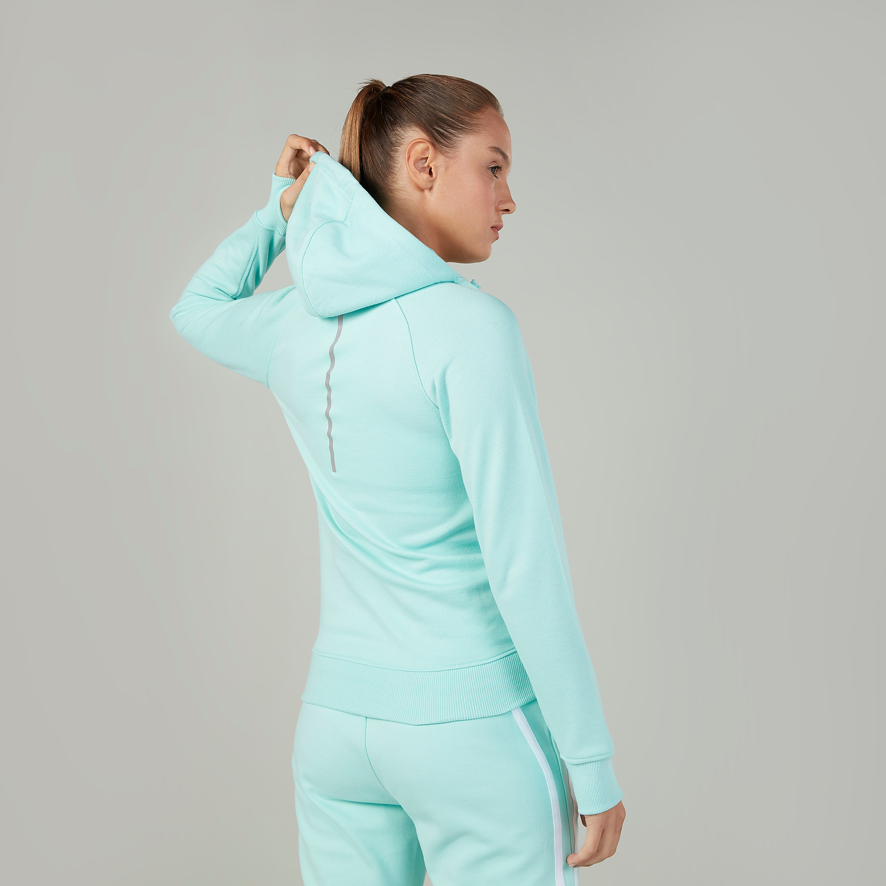 جاكيت سادة بقبعة وأكمام طويلة-sports-women-clothing-coatsandjackets-jackets-image-4