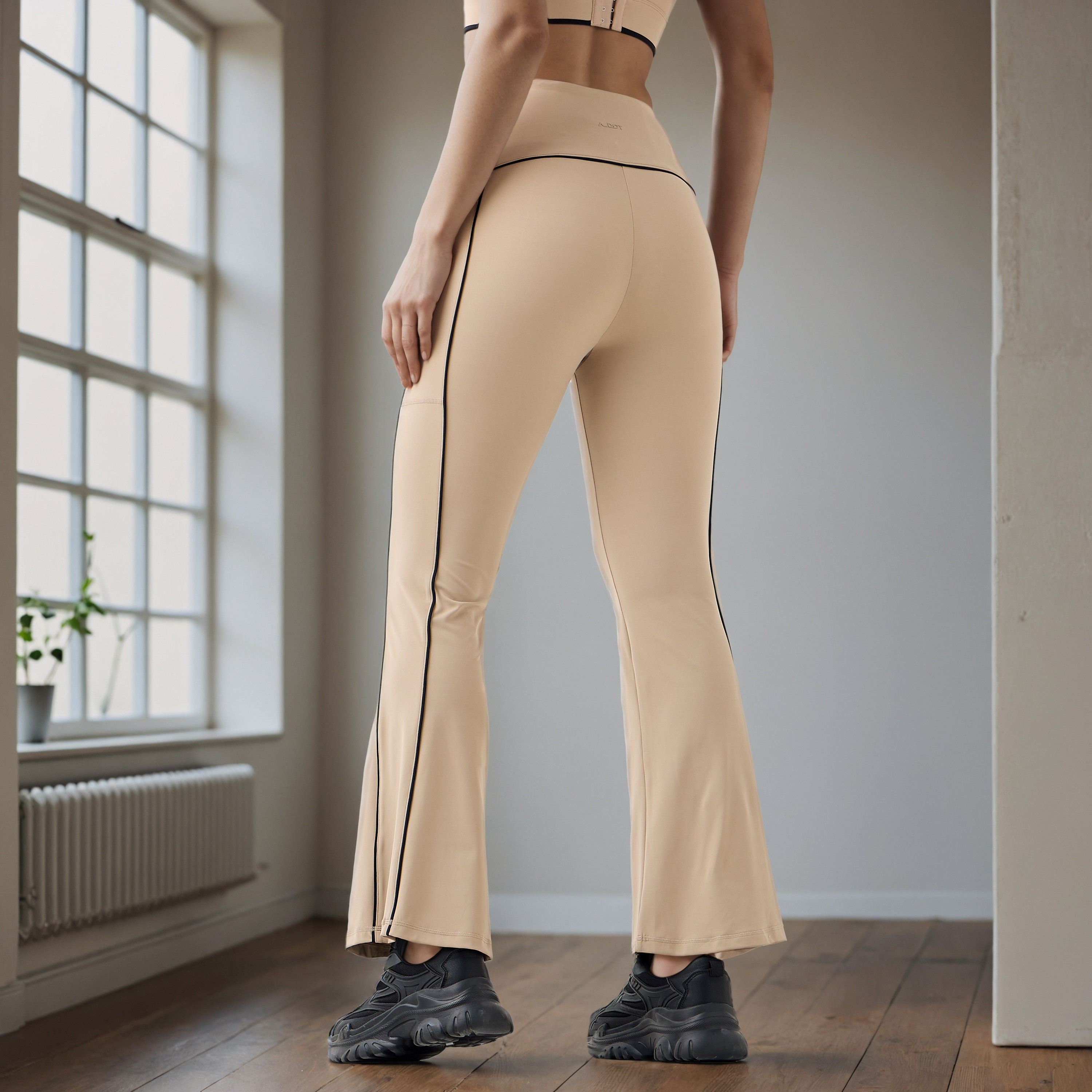 Contrast Piping Detail Leggings-sports-women-clothing-activewearleggings-image-3