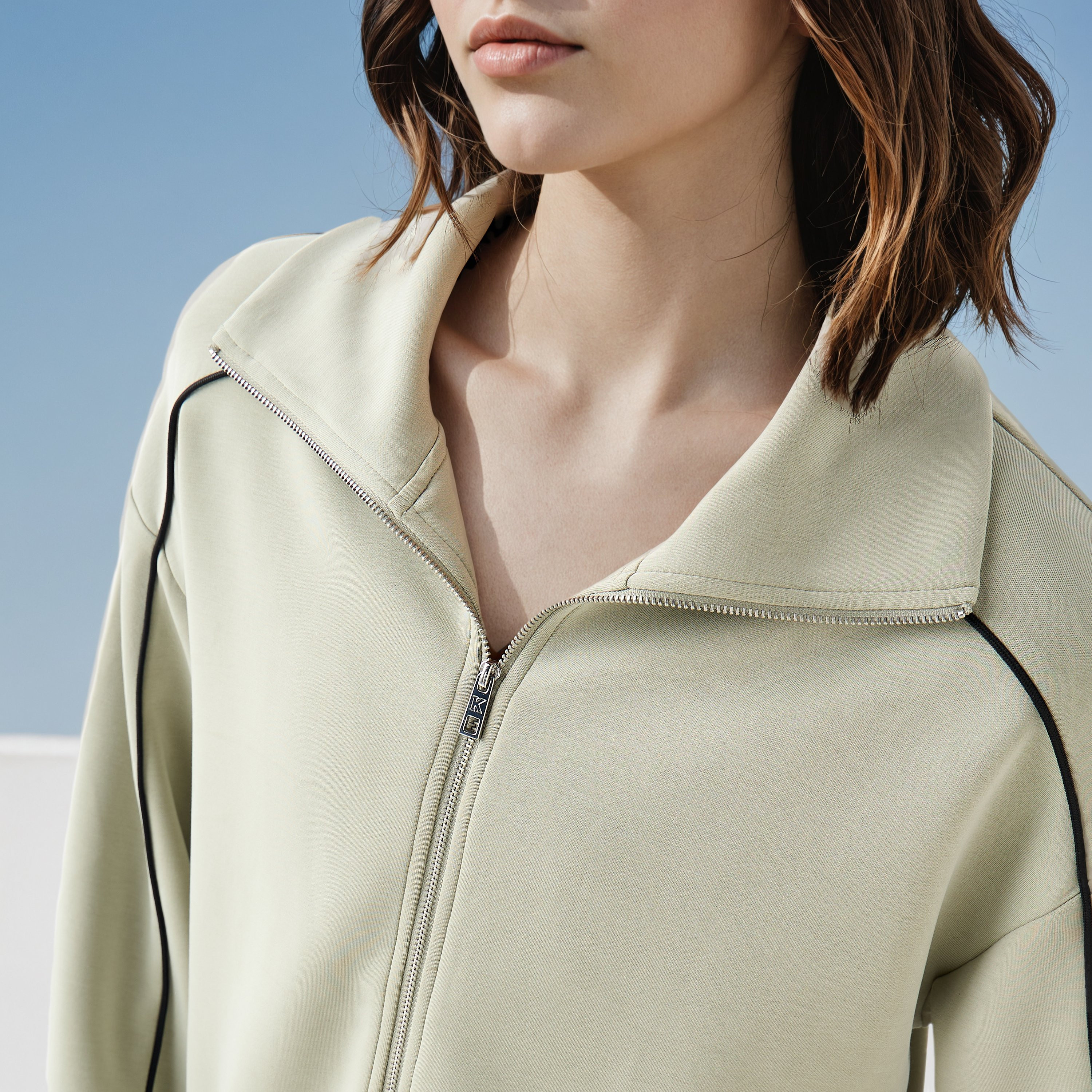 جاكيت بسحاب إغلاق وخيوط بارزة من كابا-women-clothing-sportswearandactivewear-coatsandjackets-jackets-image-2