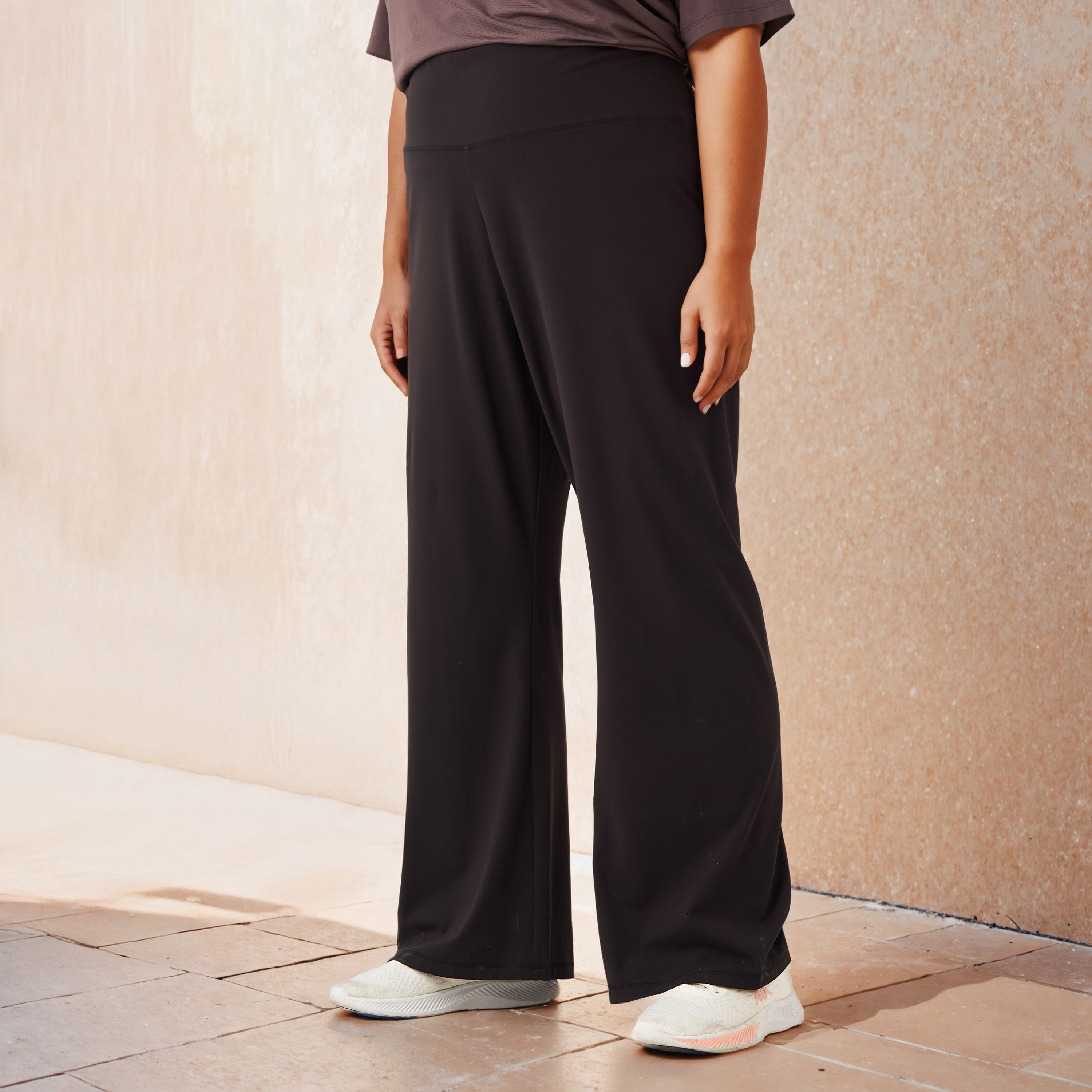 بنطلون ليقنز رياضي واسع الساقين-women-clothing-sportswearandactivewear-bottoms-leggings-image-2