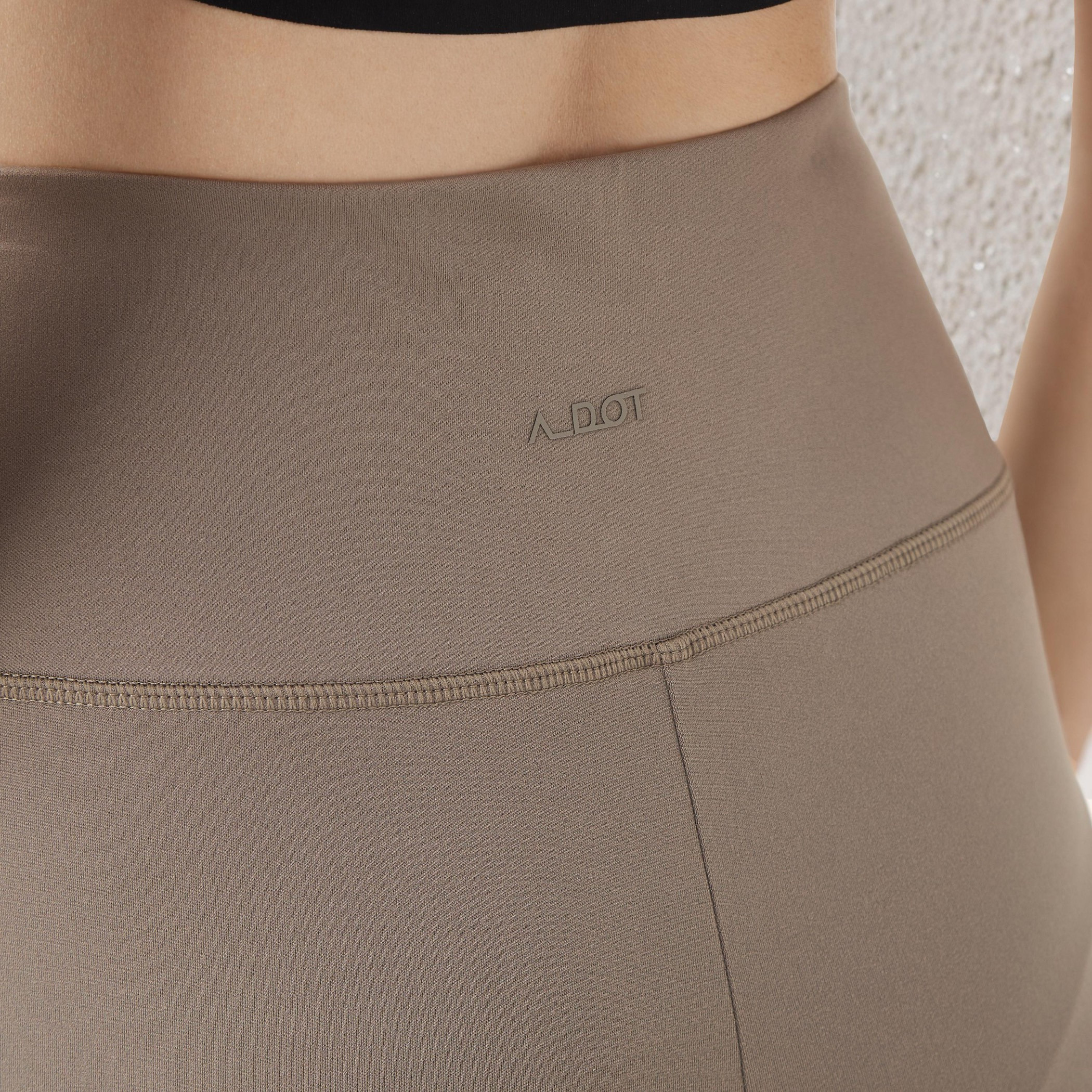 بنطلون ليقنز رياضي واسع الساقين-women-clothing-sportswearandactivewear-bottoms-leggings-image-10