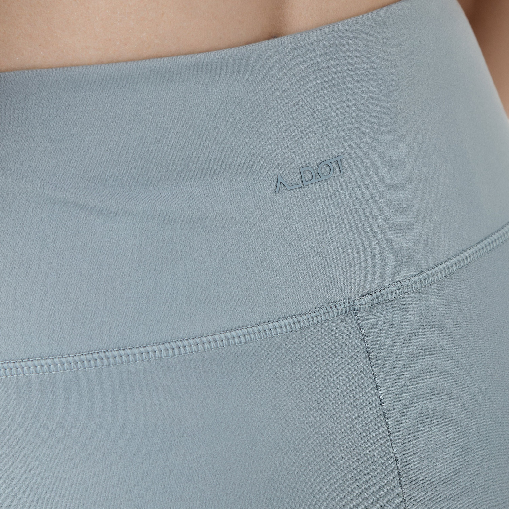 بنطلون ليقنز رياضي واسع الساقين-women-clothing-sportswearandactivewear-bottoms-leggings-image-17