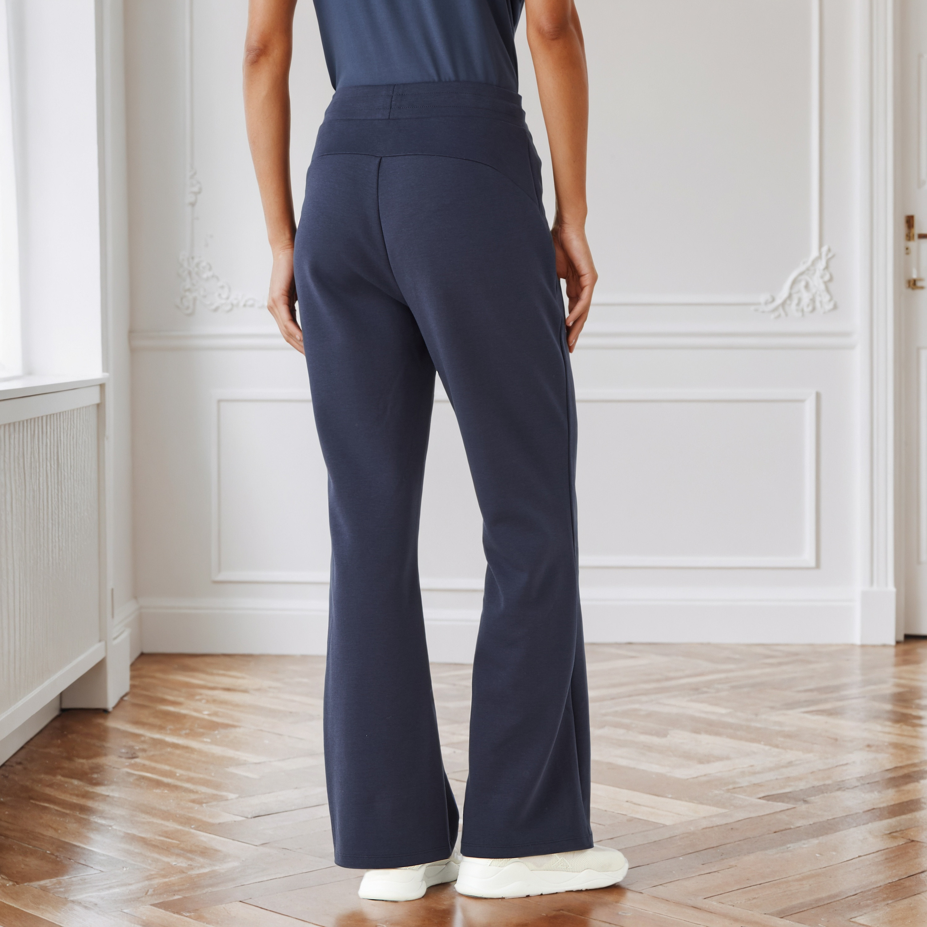 Women Regular Fit Zip Pocket Track Pants-women-clothing-sportswearandactivewear-trackpantsandtracksuits-image-3