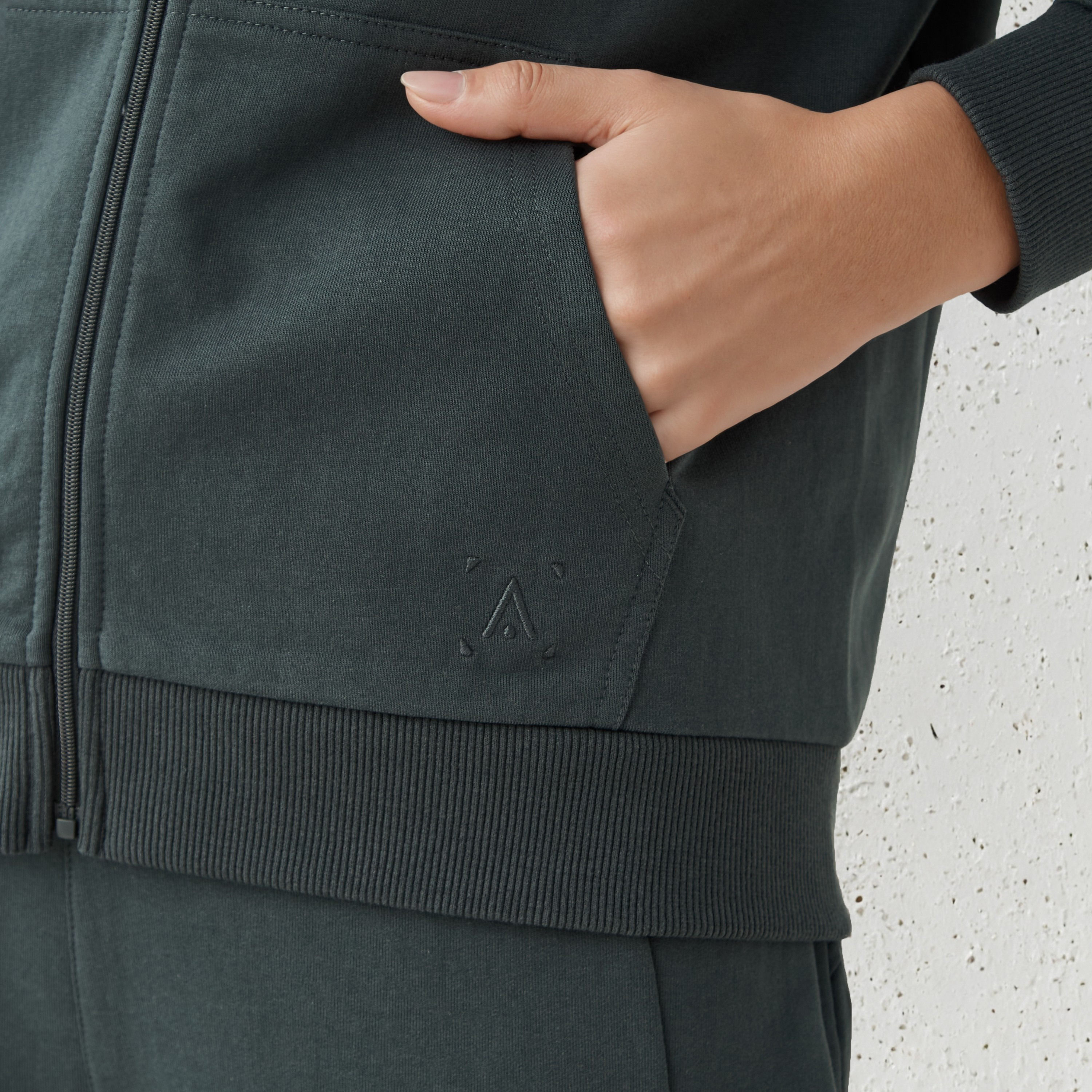 جاكيت بقبعة للنساء-women-clothing-sportswearandactivewear-coatsandjackets-jackets-image-2