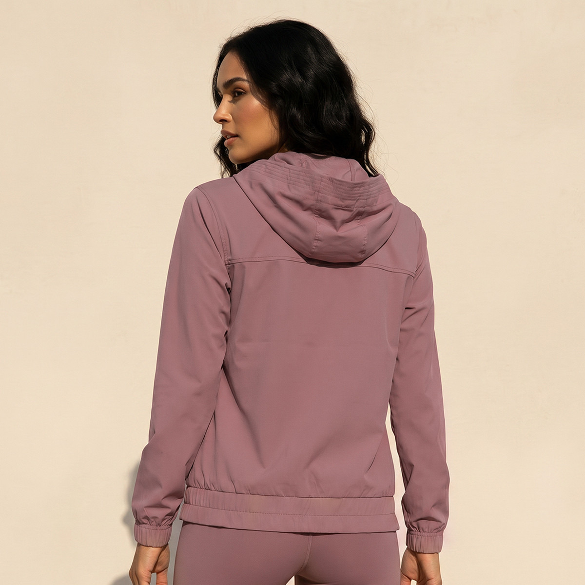 جاكيت نسائي بغطاء رأس ونسيج مرن وعملي-sports-women-clothing-coatsandjackets-jackets-image-5