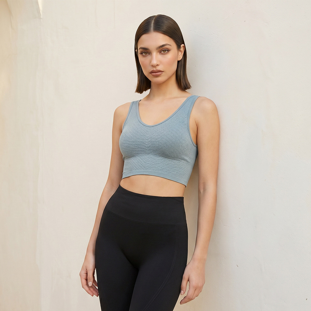 صدرية رياضية بملمس ناعم وياقة V-women-clothing-lingerie-bras-image-1