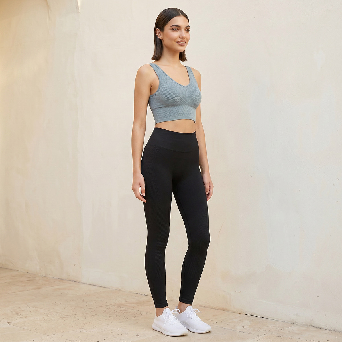 صدرية رياضية بملمس ناعم وياقة V-women-clothing-lingerie-bras-image-3