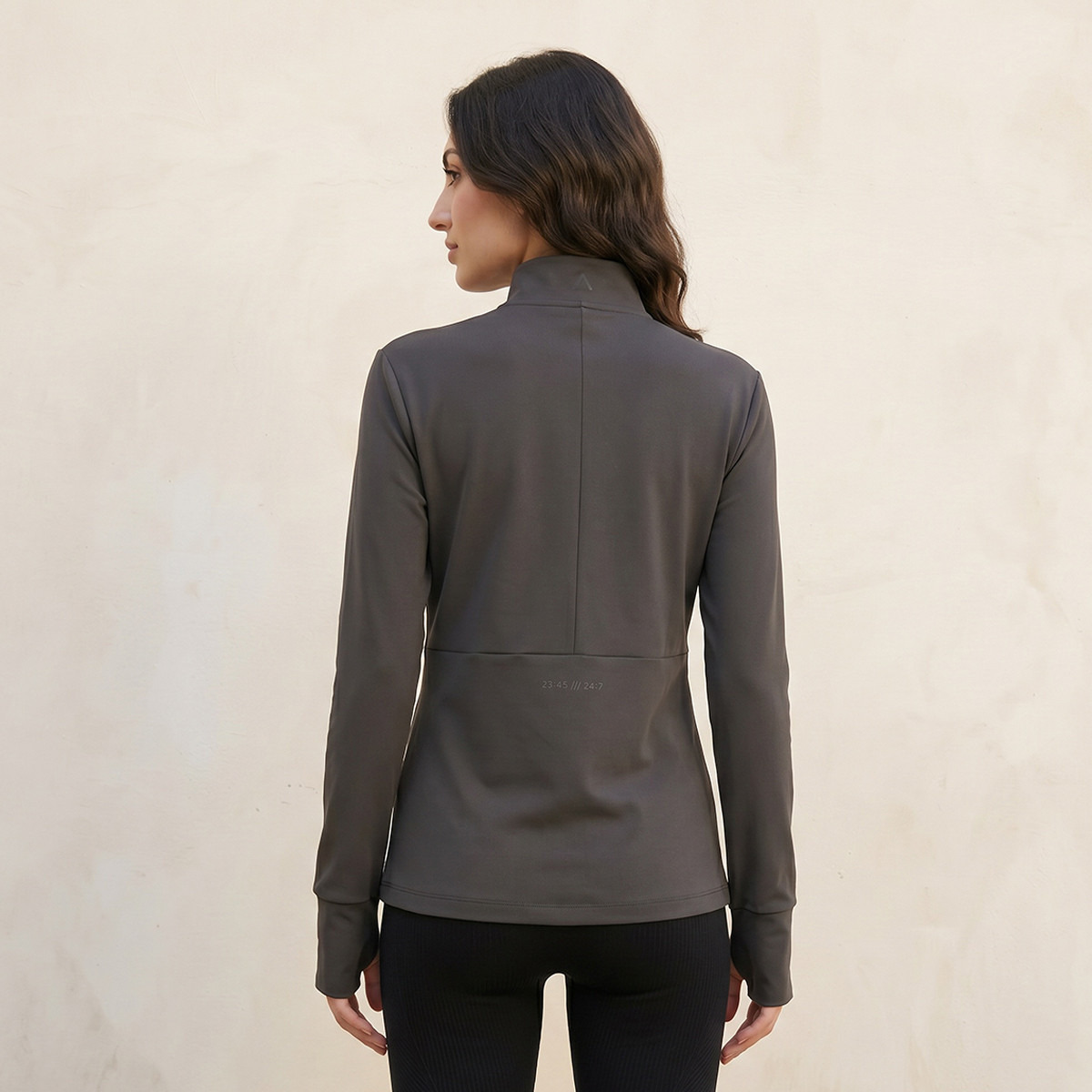 جاكيت بسحاب كامل وأكمام بفتحة إبهام-women-clothing-sportswearandactivewear-coatsandjackets-jackets-image-4
