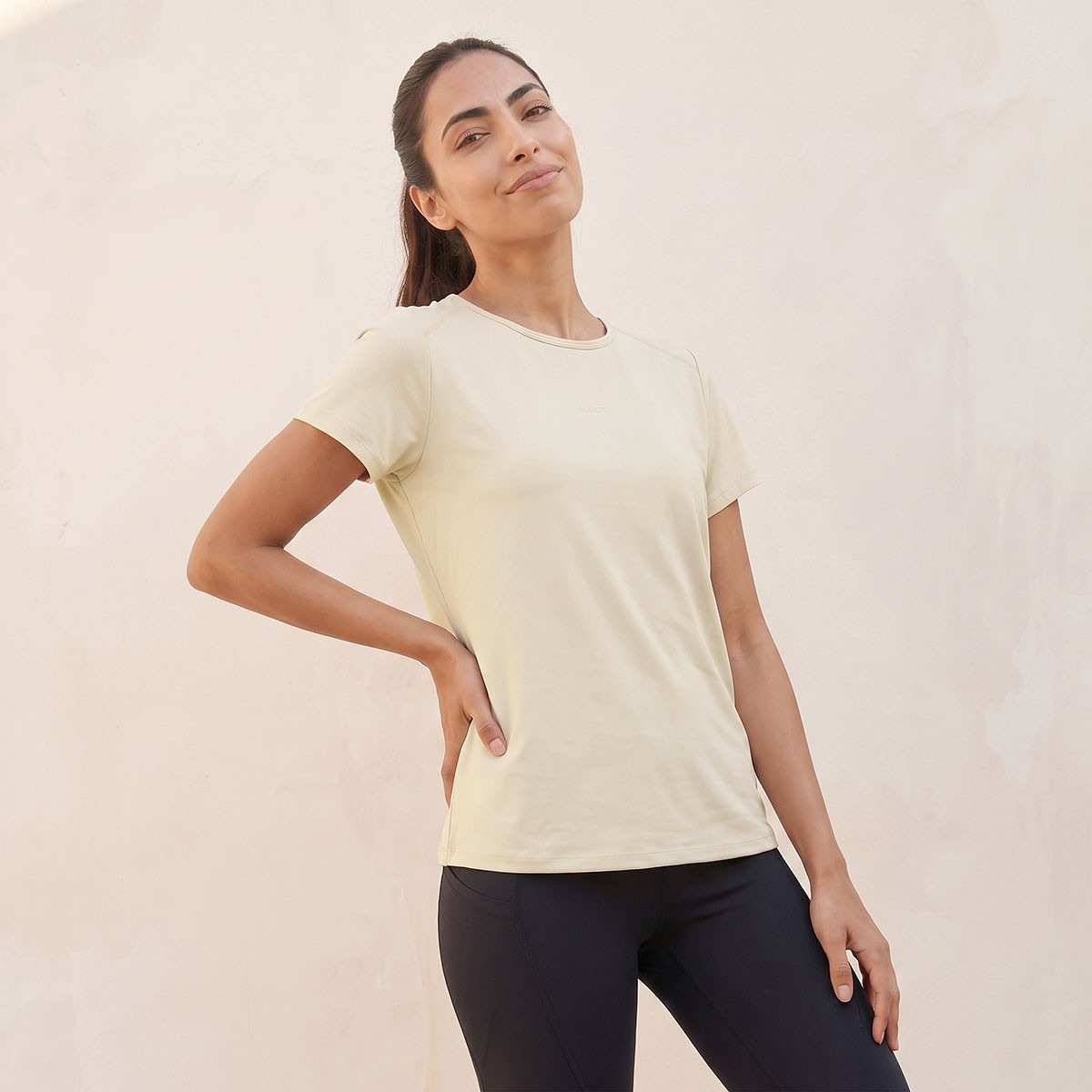 تيشيرت بيرفورمانس بارز الملمس-sports-women-clothing-tshirtsandvests-image-1