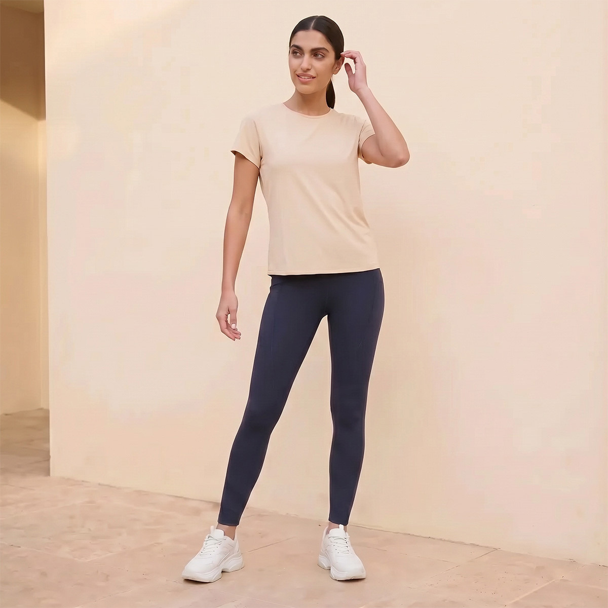 High-Waisted Super Stretch Leggings-women-clothing-sportswearandactivewear-bottoms-leggings-image-3