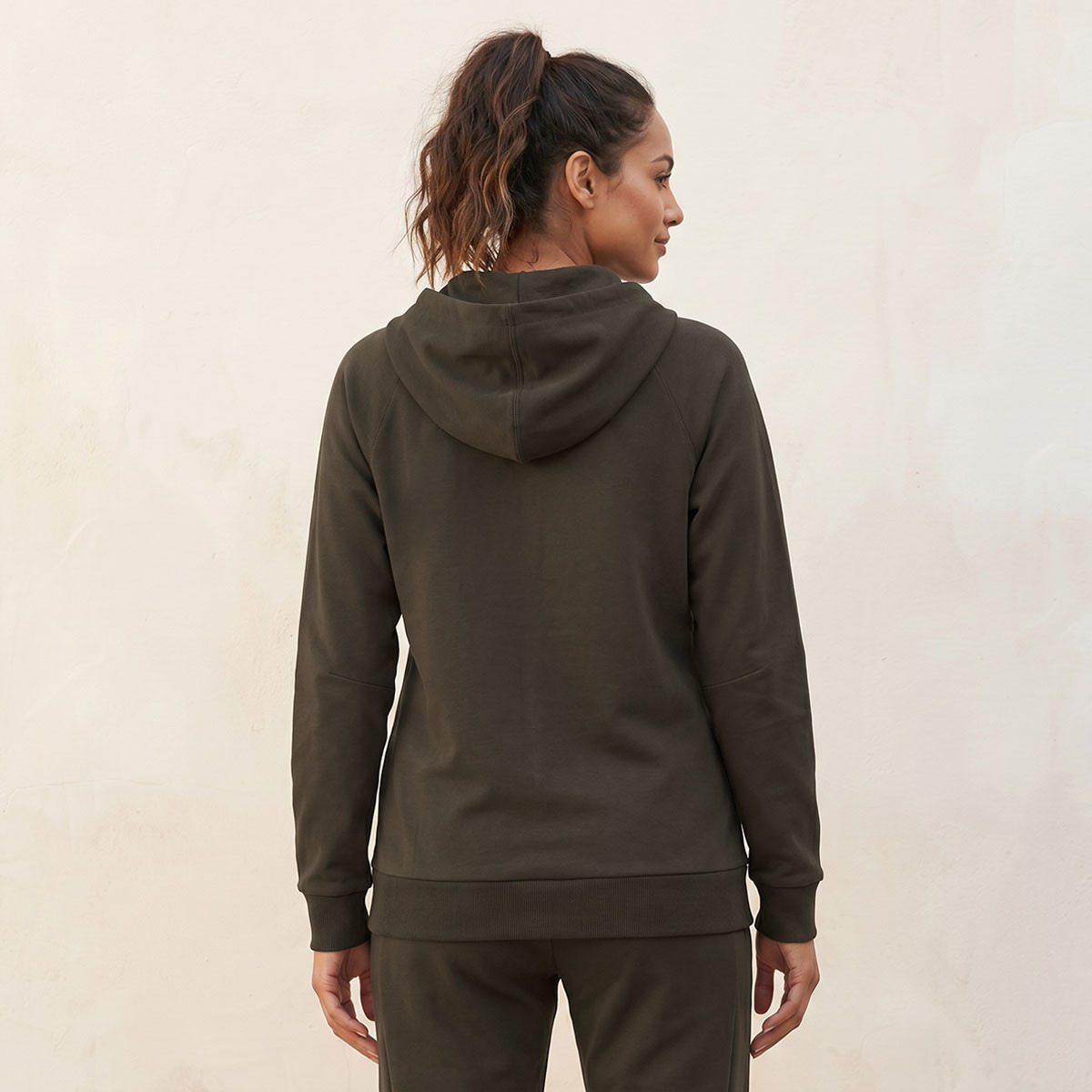 هودي رياضي مرن بتصميم عصري وأنيق-sports-women-clothing-hoodiesandsweatshirts-image-4
