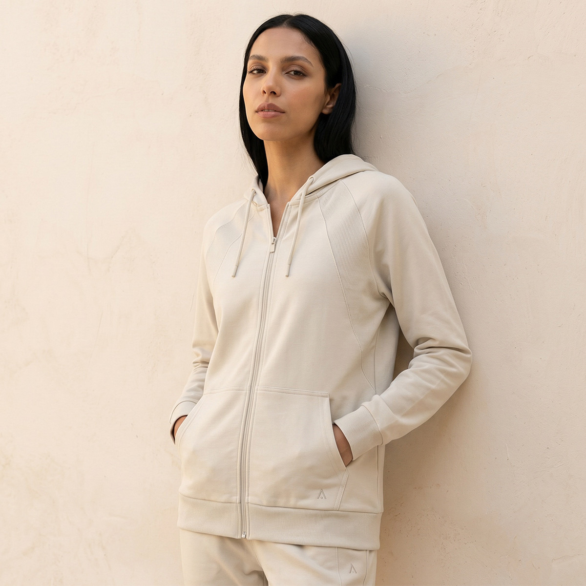 هودي رياضي مرن بتصميم عصري وأنيق-sports-women-clothing-hoodiesandsweatshirts-image-1