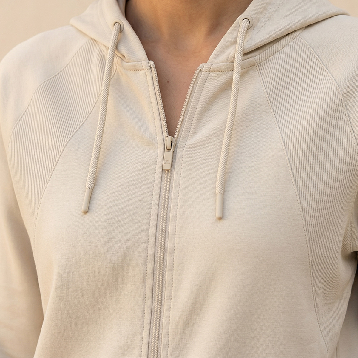 هودي رياضي مرن بتصميم عصري وأنيق-sports-women-clothing-hoodiesandsweatshirts-image-6