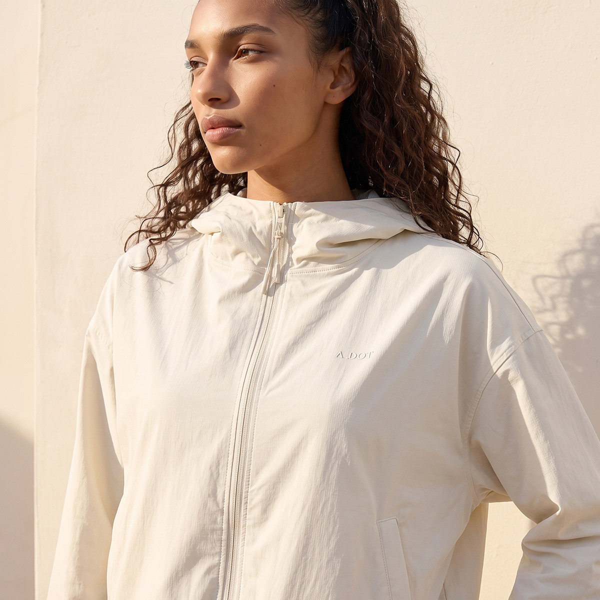 جاكيت بغطاء رأس وحواف مرنة-sports-women-clothing-coatsandjackets-jackets-image-5