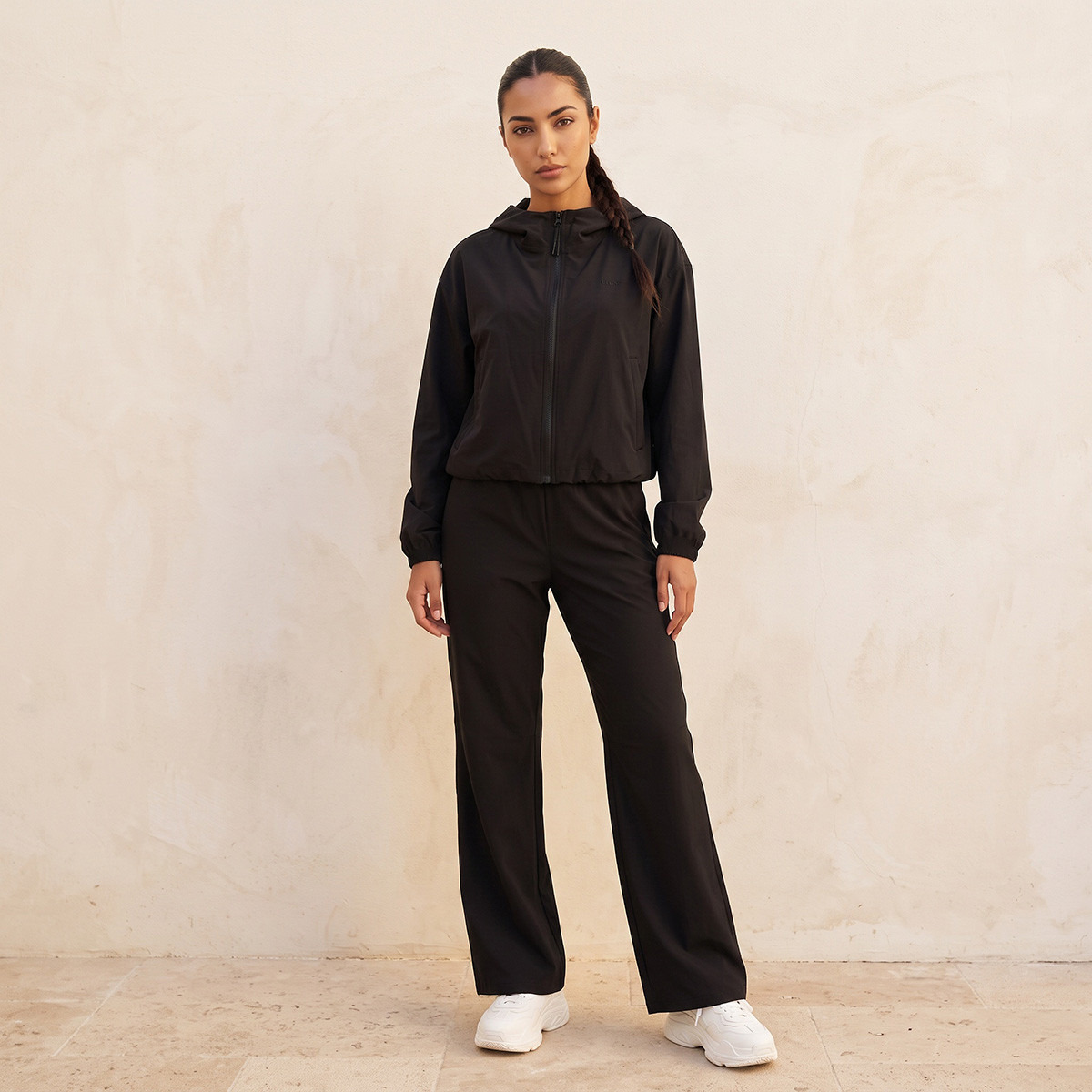 جاكيت بغطاء رأس وحواف مرنة-sports-women-clothing-coatsandjackets-jackets-image-2