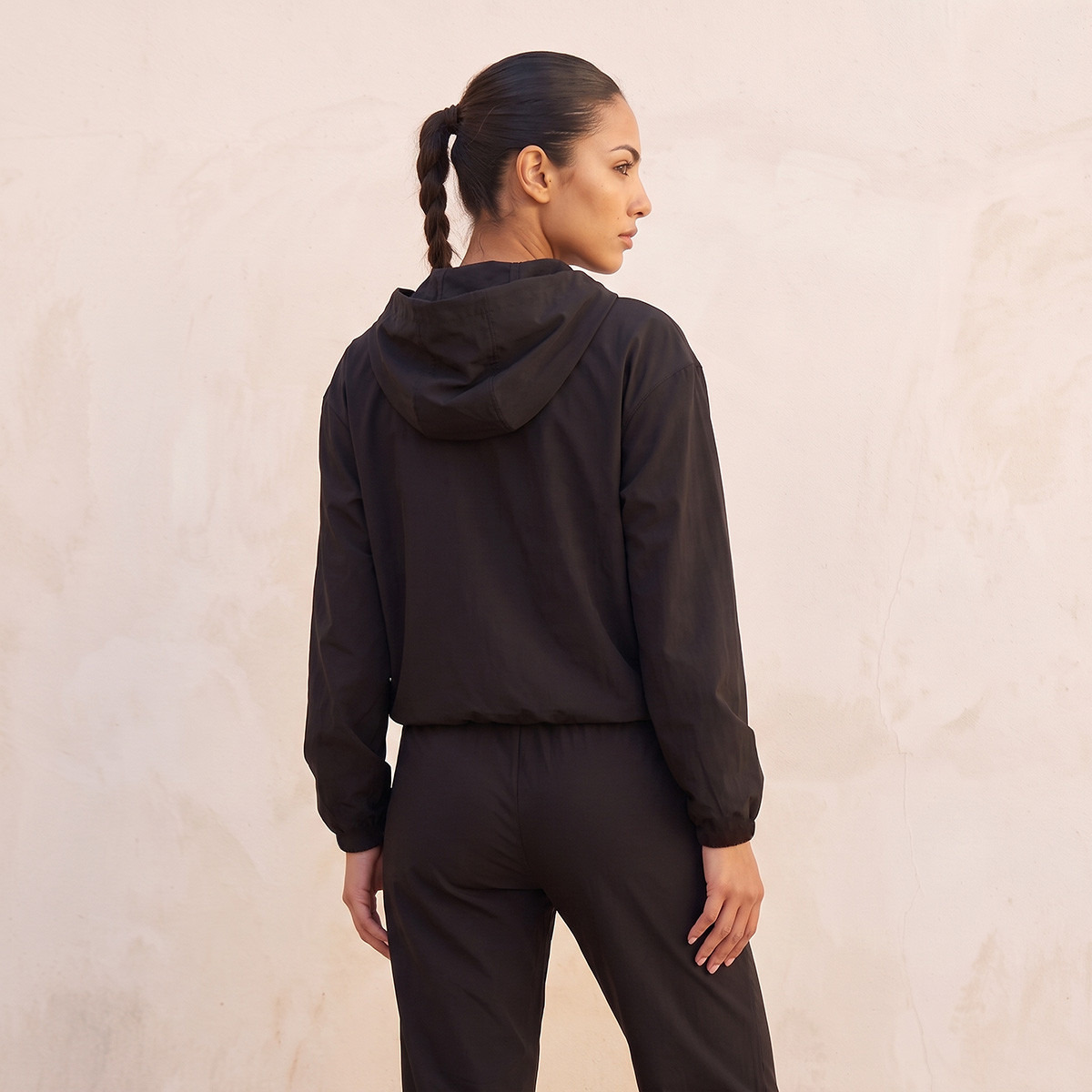 جاكيت بغطاء رأس وحواف مرنة-sports-women-clothing-coatsandjackets-jackets-image-6