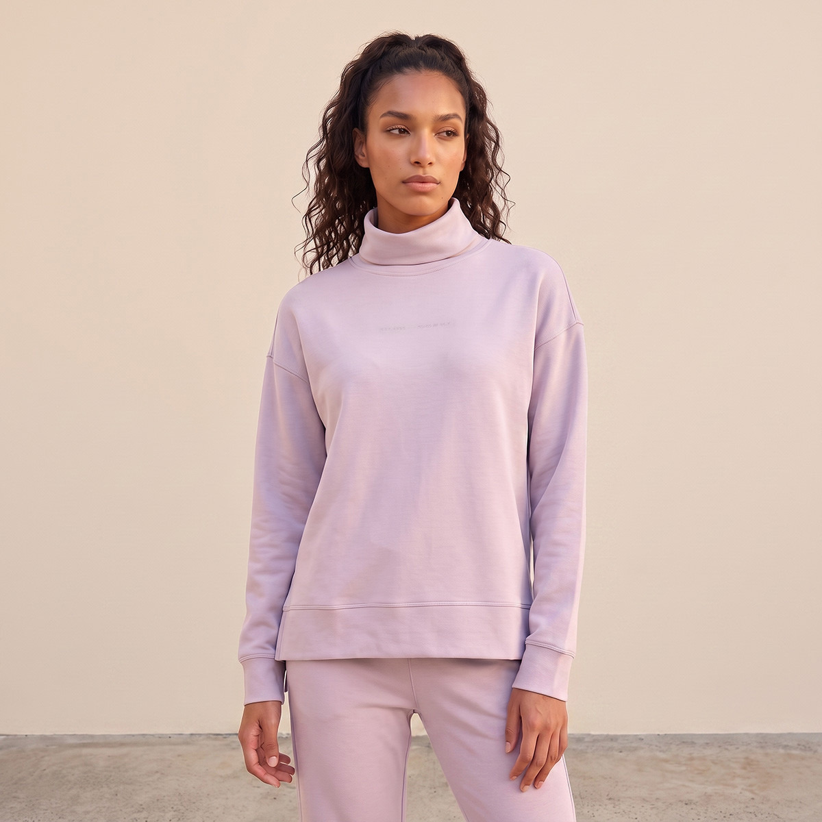 سويت شيرت بياقة ضيّقة عالية-sports-women-clothing-hoodiesandsweatshirts-image-1