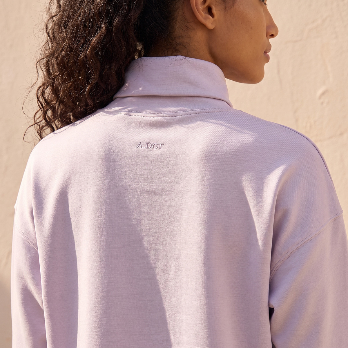 سويت شيرت بياقة ضيّقة عالية-sports-women-clothing-hoodiesandsweatshirts-image-4