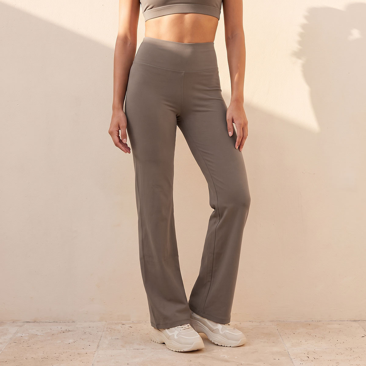 بنطلون ليقنز مطاطي باتجاهين وبحافة واسعة-women-clothing-sportswearandactivewear-bottoms-leggings-image-1