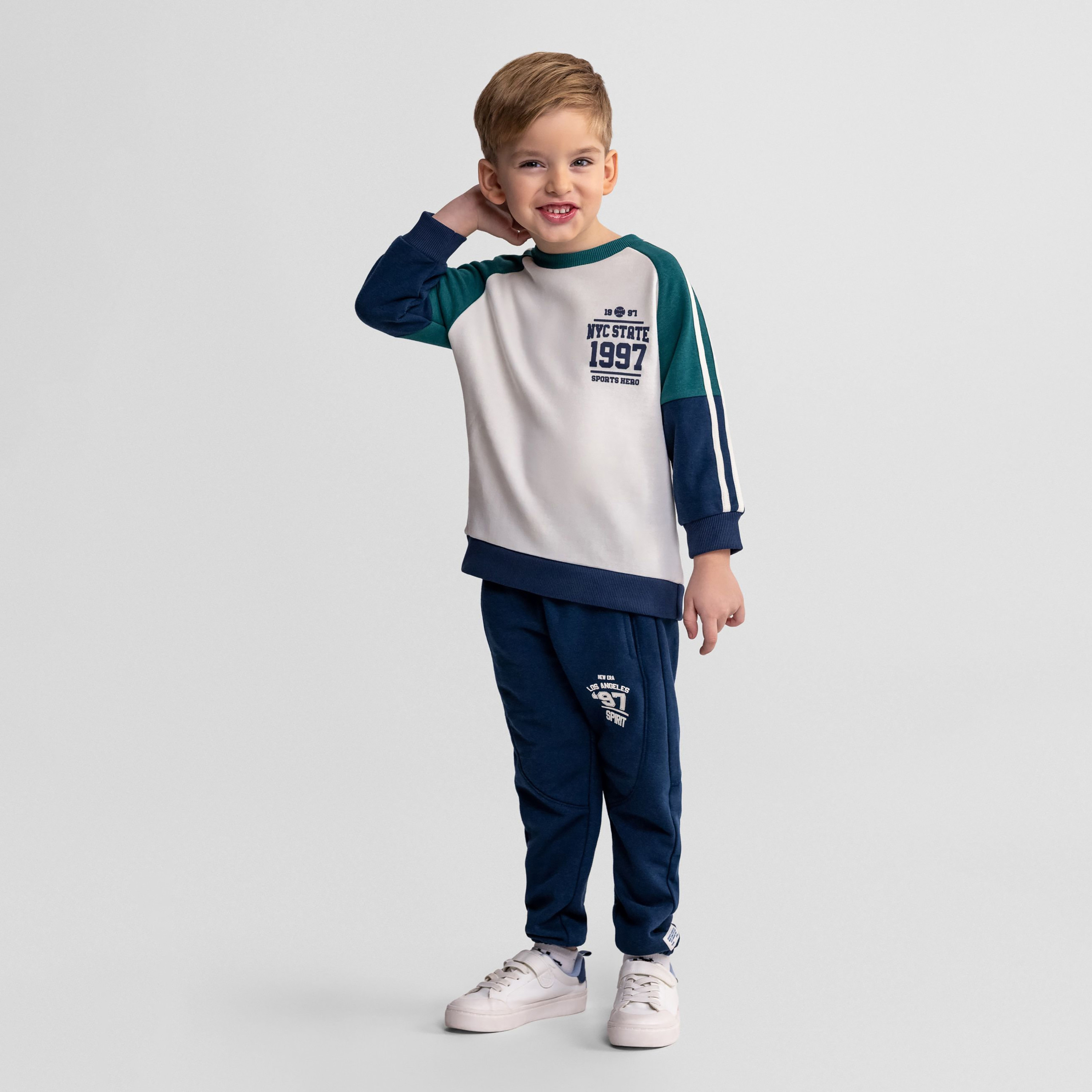طقم سويت شيرت وبنطلون رياضي جوغر بألوان متباينة وأكمام طويلة من مينوتي-boys-clothing-setsandcoords-image-1