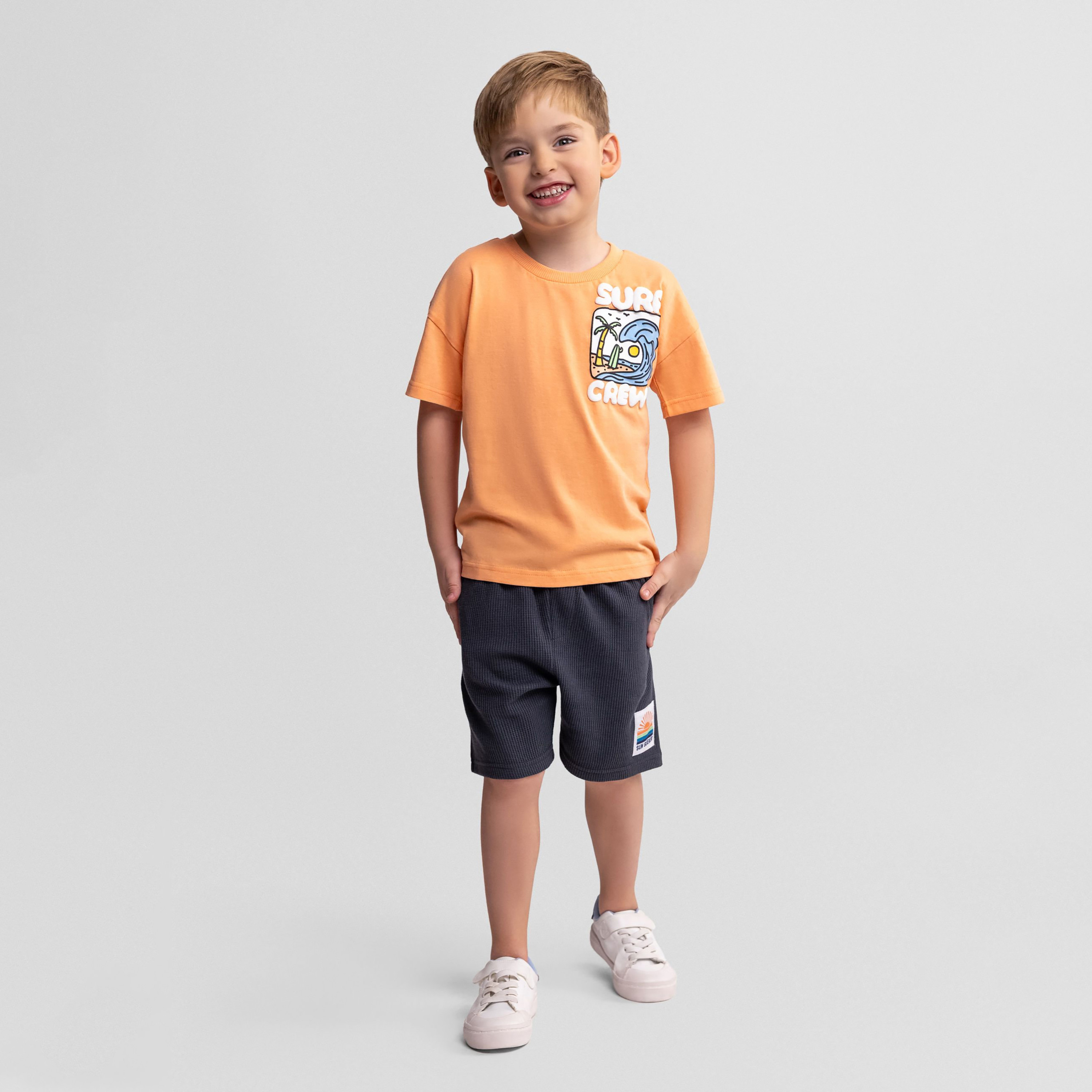 طقم تيشيرت غرافيك "بيتش" بأكمام قصيرة وشورت من مينوتي-boys-clothing-setsandcoords-image-1