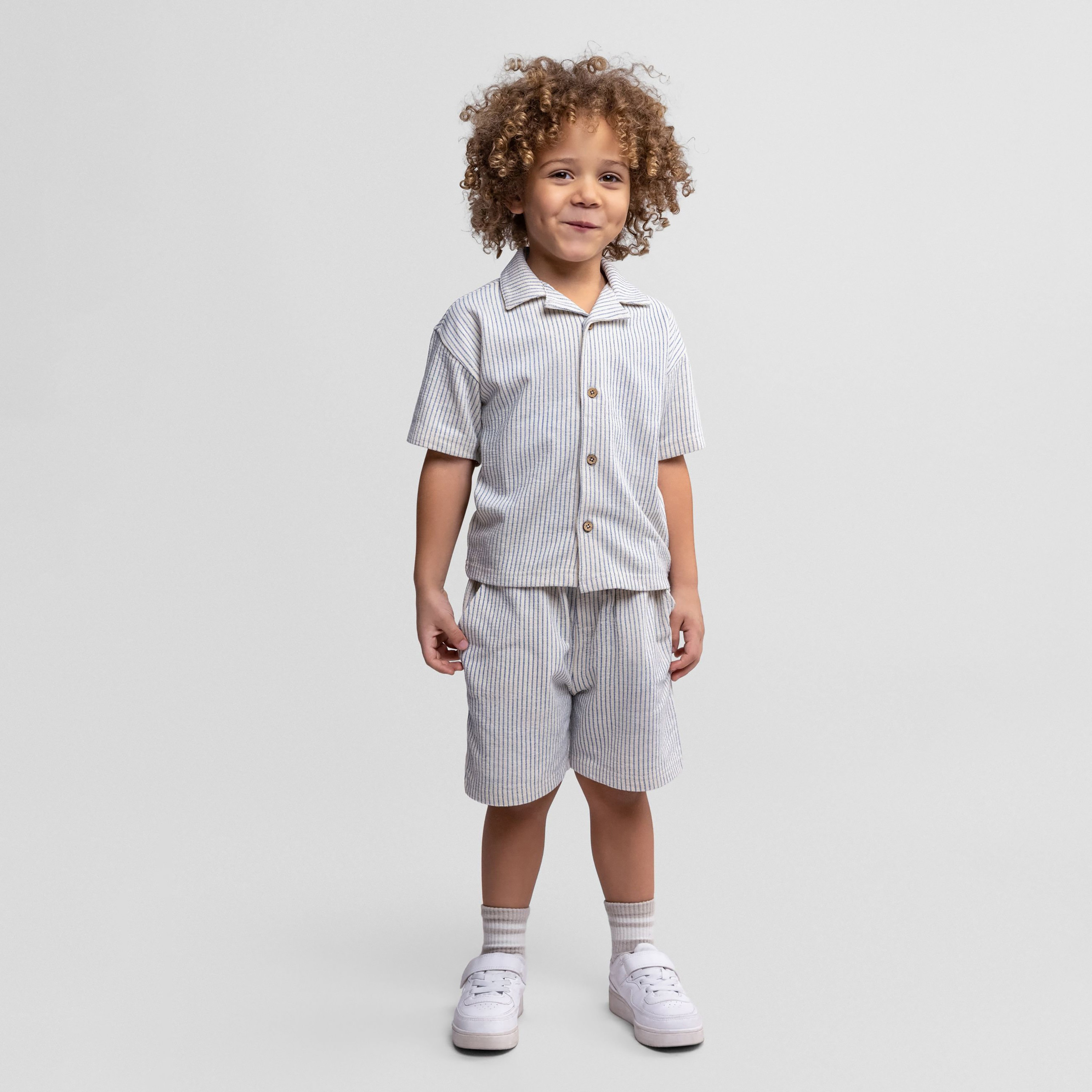طقم قميص مخطط وشورت وأكمام قصيرة من مينوتي-boys-clothing-setsandcoords-image-1