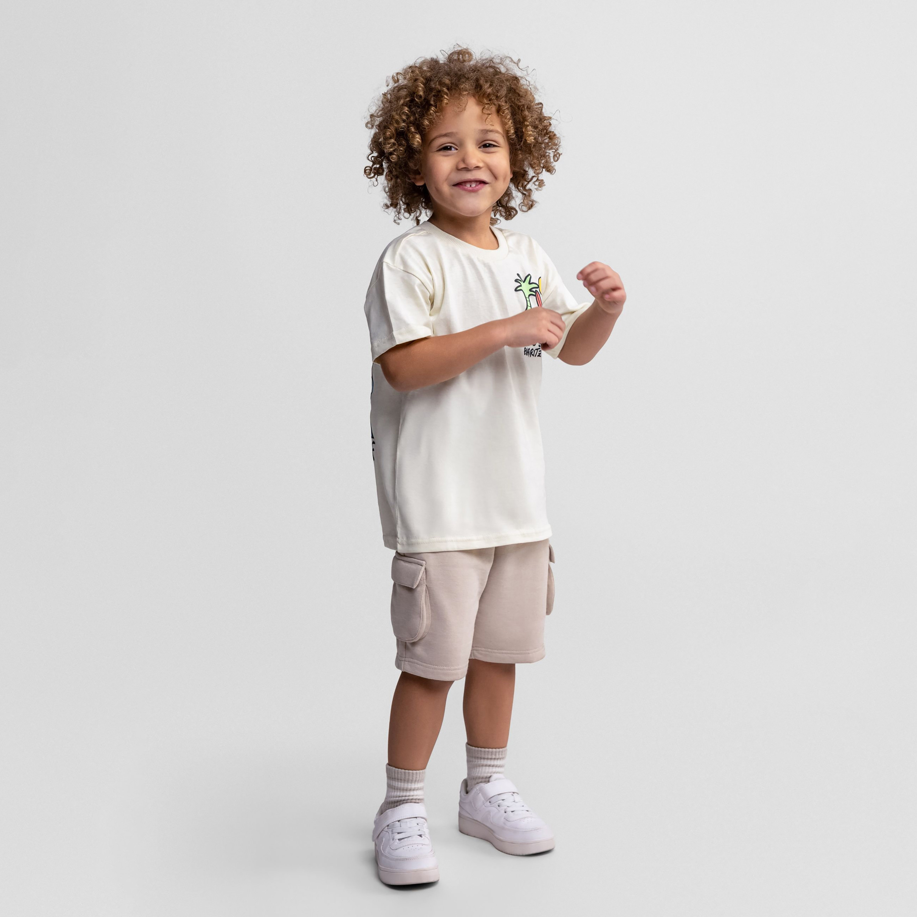 طقم تيشيرت غرافيك "بيتش" بأكمام قصيرة وشورت "كومبات" من مينوتي-boys-clothing-setsandcoords-image-1