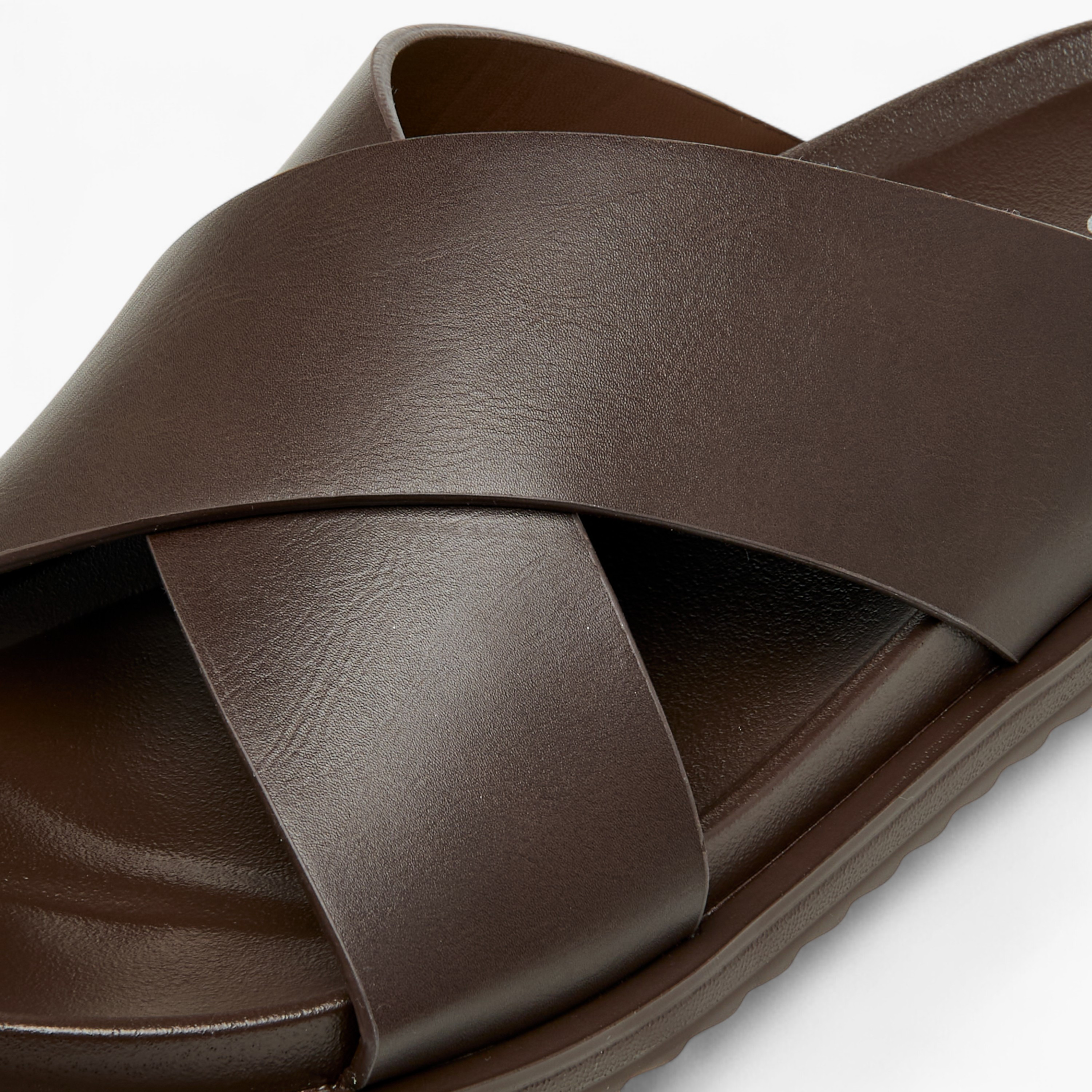 صندل سهل الارتداء بأحزمة متقاطعة من إل أو إل من شو إكسبريس-men-shoes-sandals-image-4