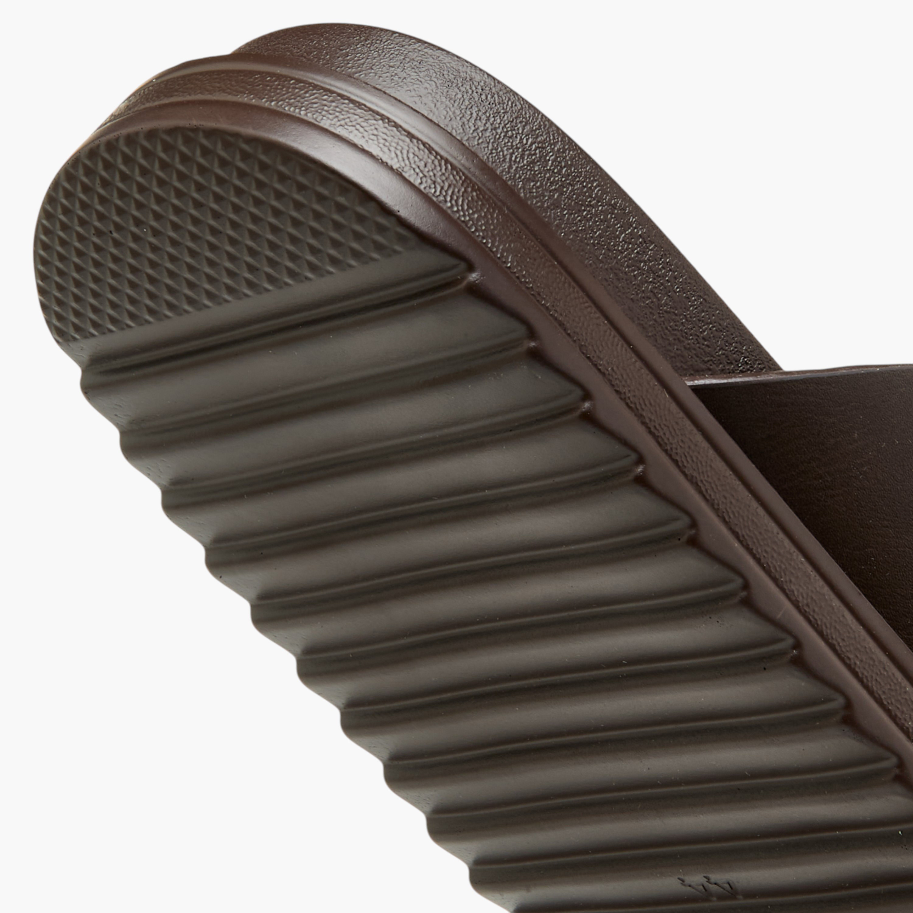 صندل سهل الارتداء بأحزمة متقاطعة من إل أو إل من شو إكسبريس-men-shoes-sandals-image-6