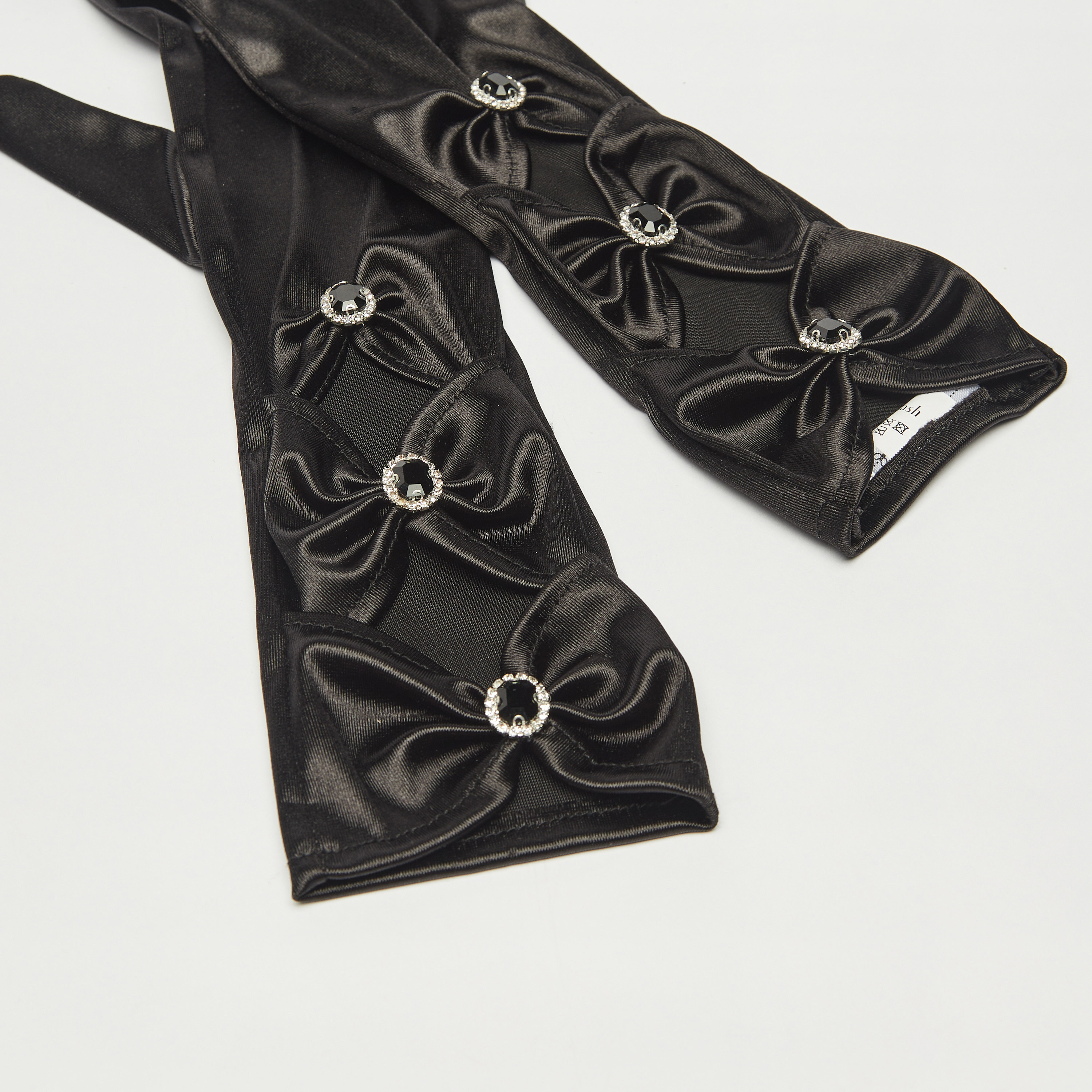 قفازات ساتان مزينة بتفاصيل مفرّغة-women-clothingaccessories-gloves-image-3
