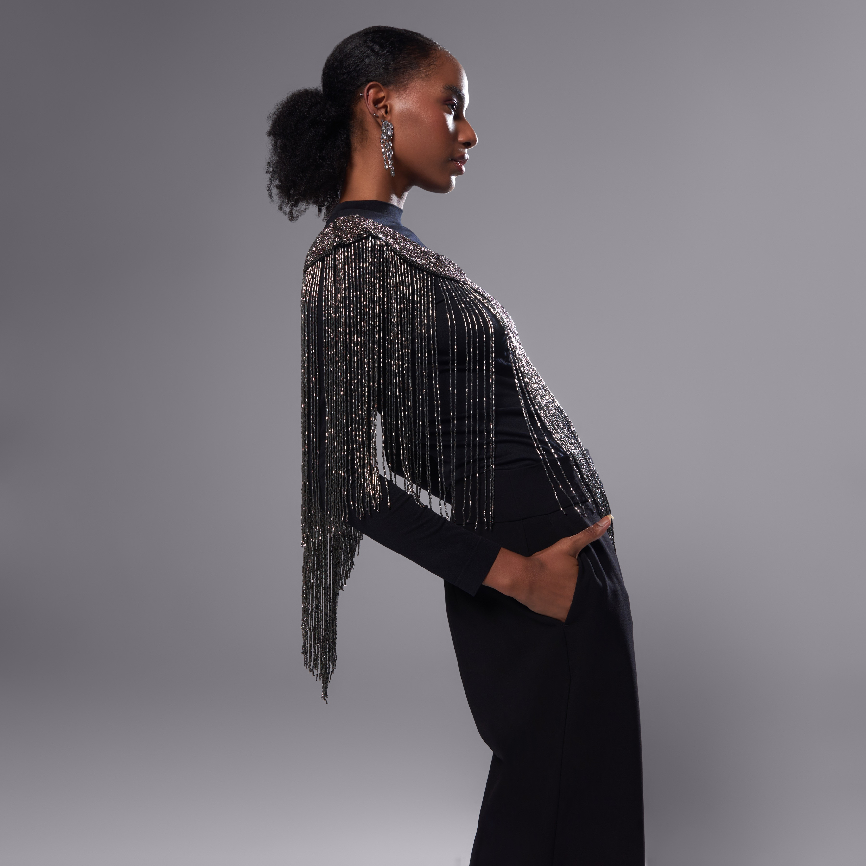 كاب أكتاف مزيّن بالخرز بشراشيب وياقة v-women-clothing-shirtsandblouses-blouses-image-2