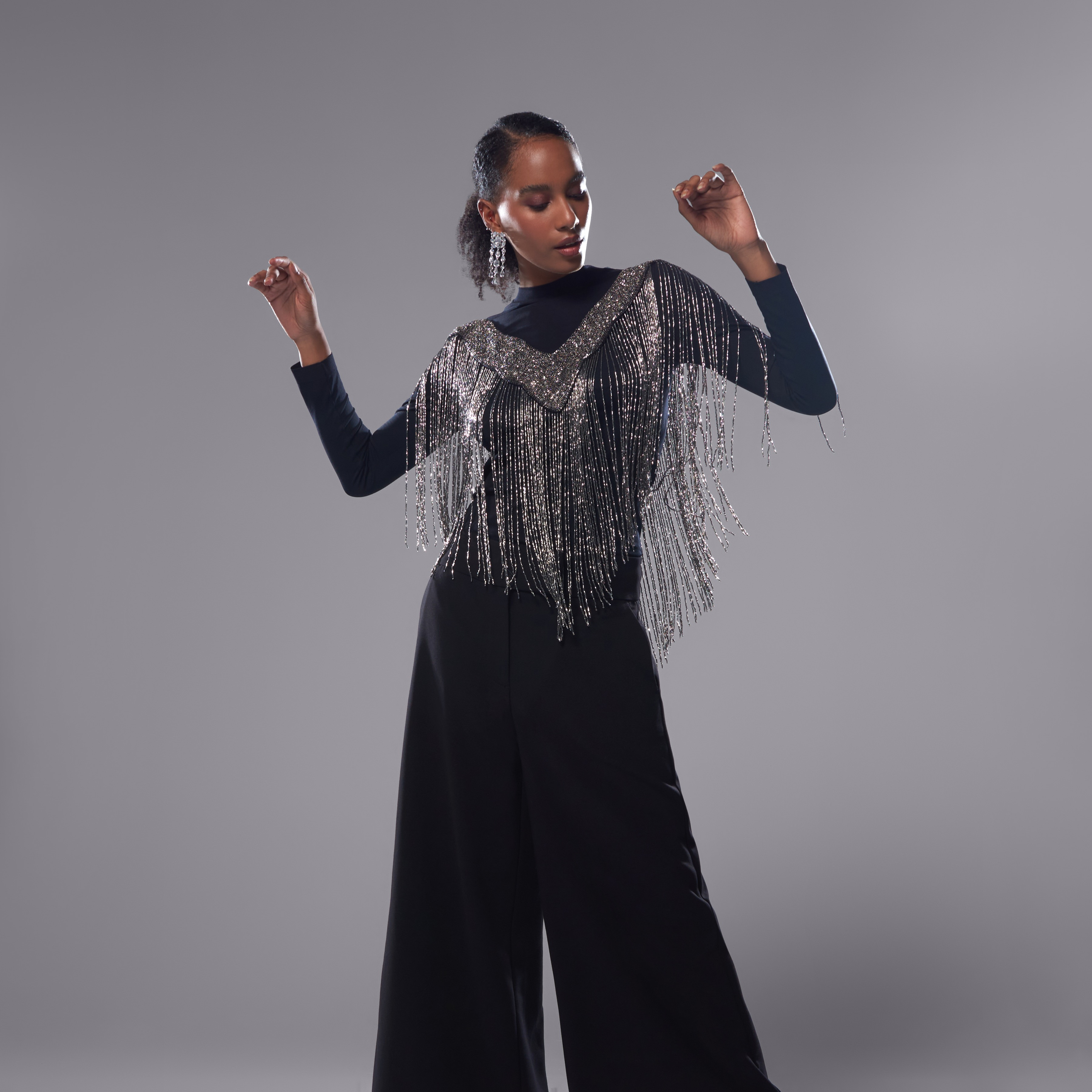 كاب أكتاف مزيّن بالخرز بشراشيب وياقة v-women-clothing-shirtsandblouses-blouses-image-5