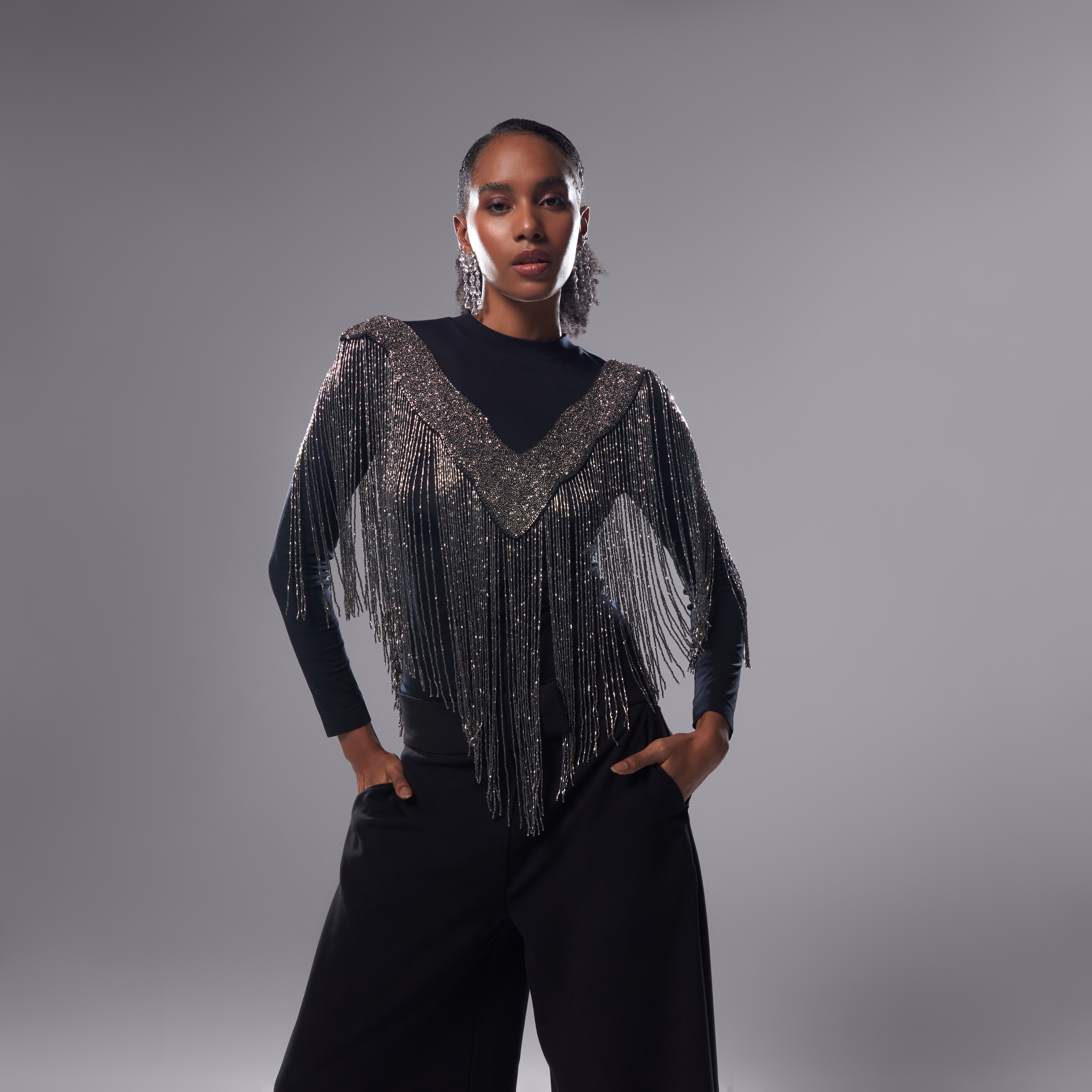 كاب أكتاف مزيّن بالخرز بشراشيب وياقة v-women-clothing-shirtsandblouses-blouses-image-6