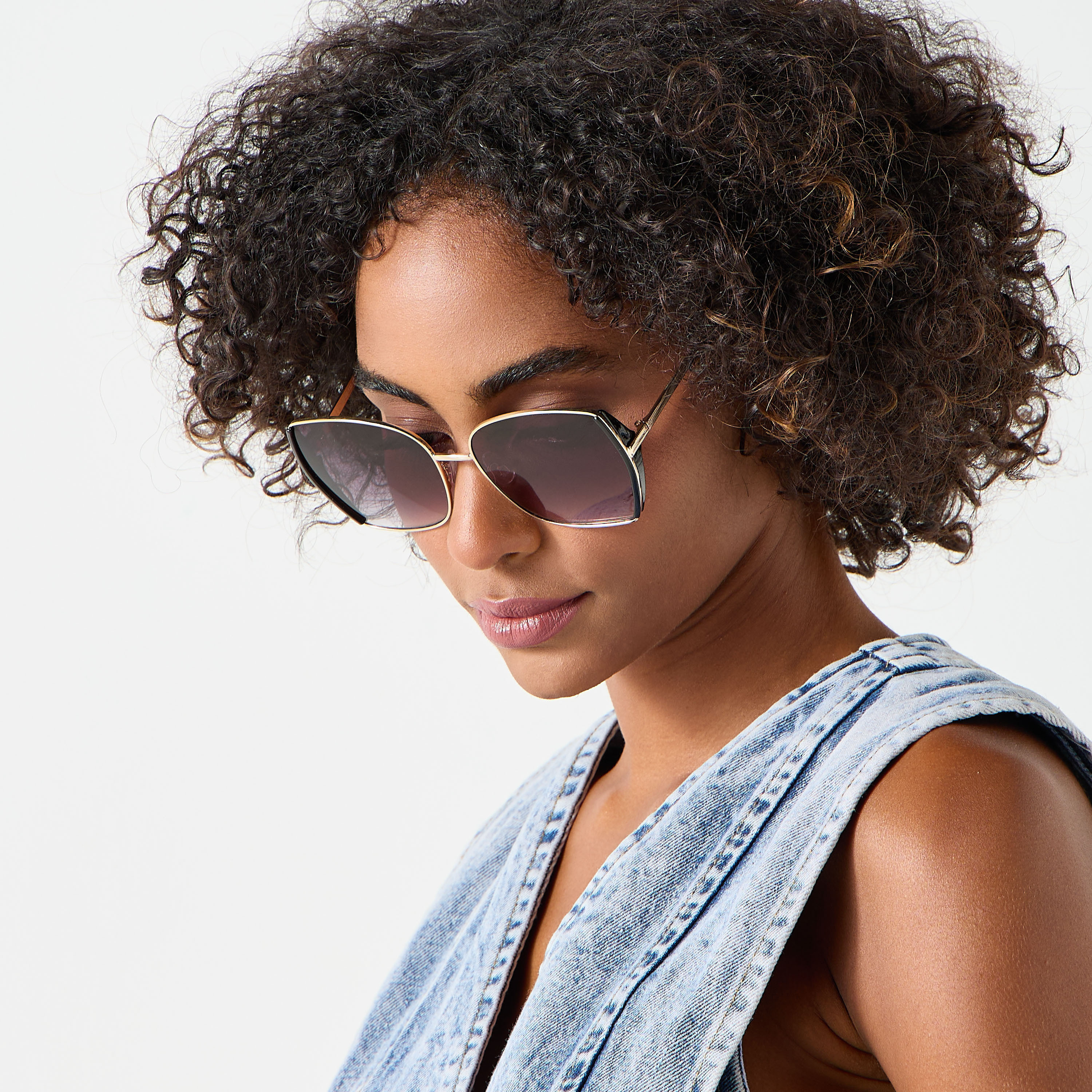 Tinted Full Rim Sunglasses with Nose Pad-women-sunglasses-image-2