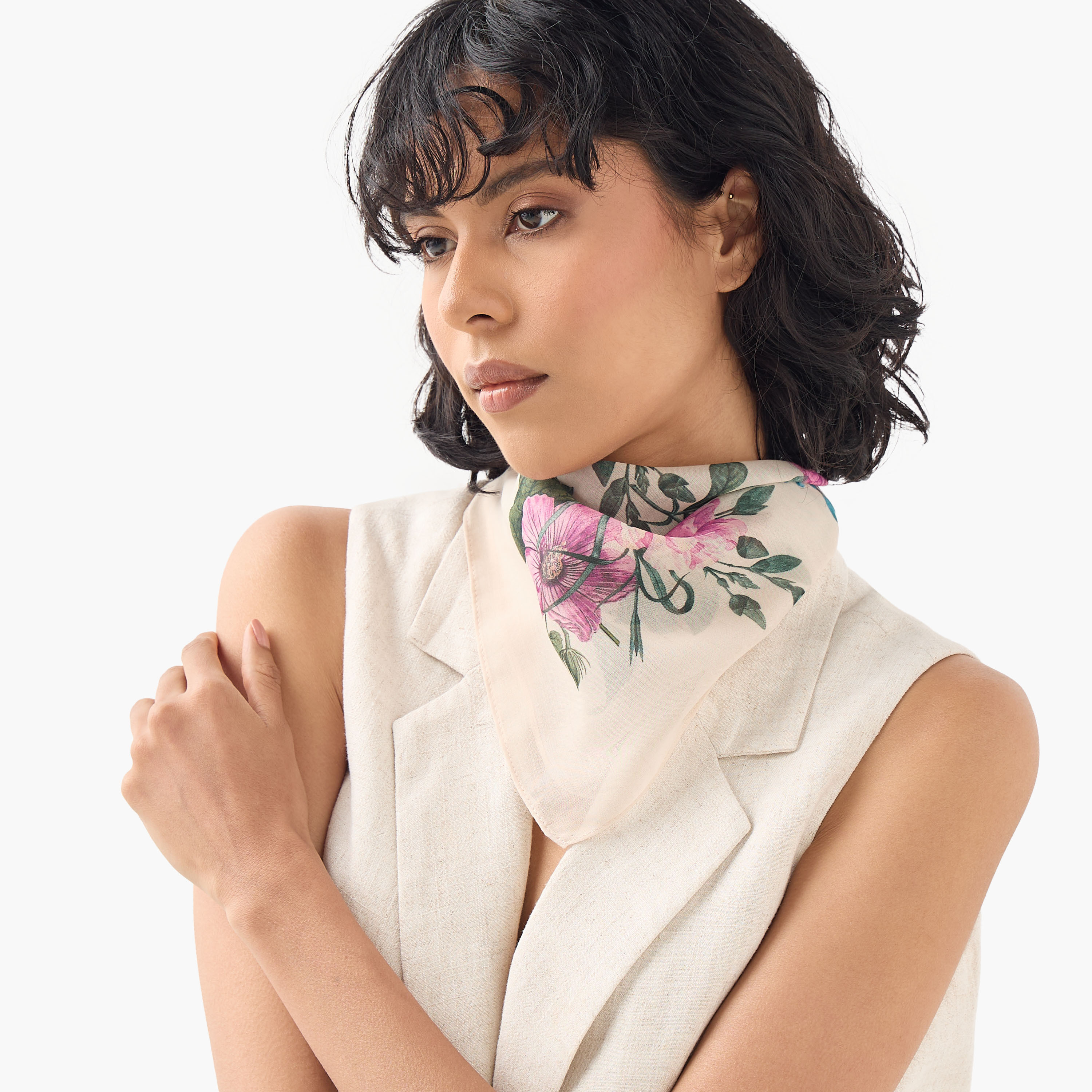 وشاح مربع بطبعات أزهار-women-winterwear-scarves-image-2
