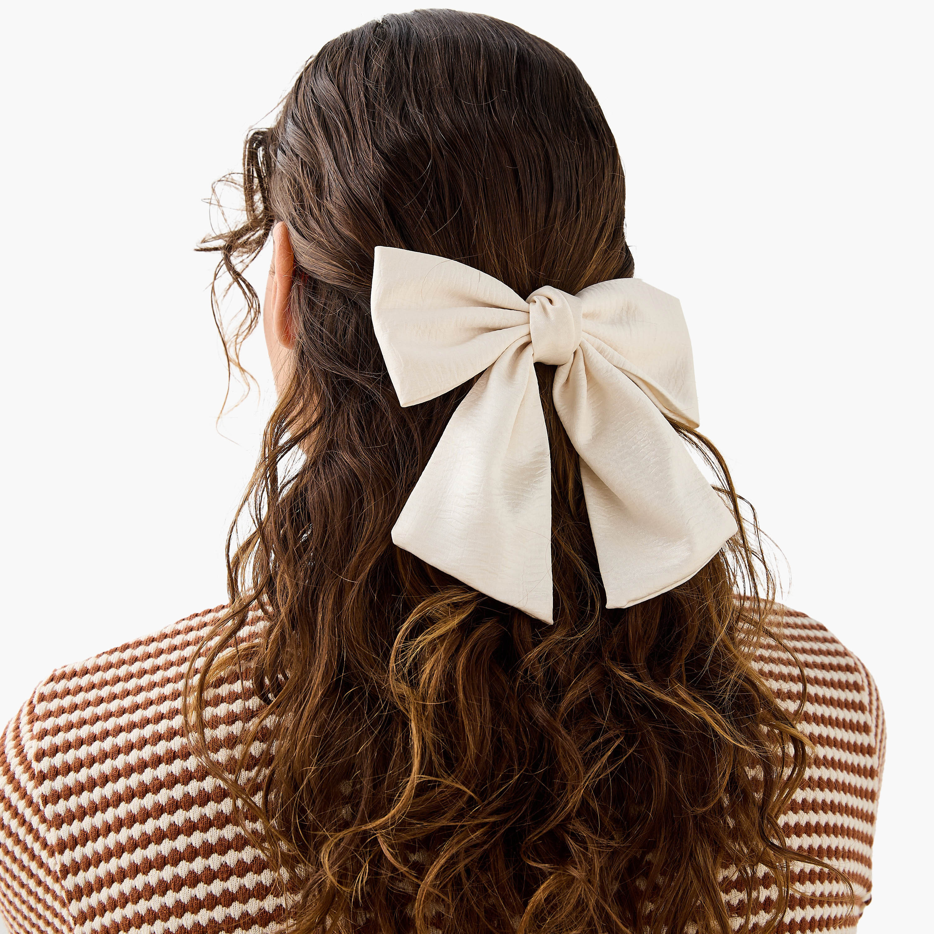 مشبك شعر باريت بارز الملمس بتصميم فيونكة-women-hairaccessories-image-2